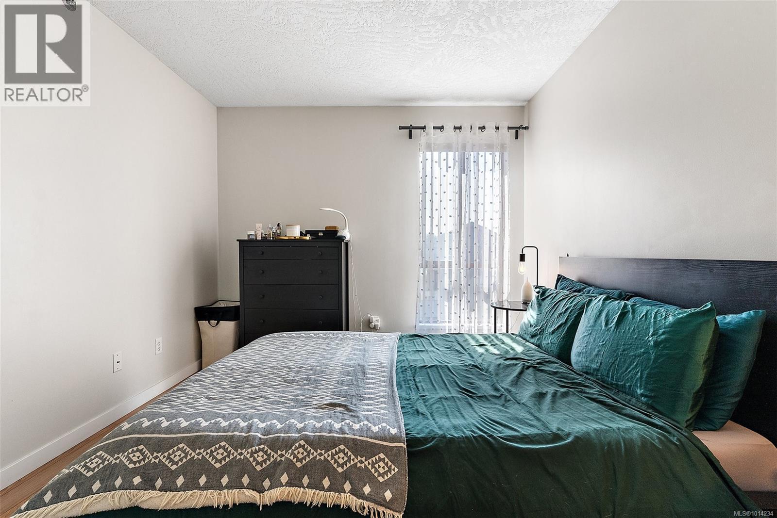 VICTORIA, British Columbia, V8T 5H6, CA, 2 Bedrooms Bedrooms, ,2 BathroomsBathrooms,Residential,For Sale,1950667