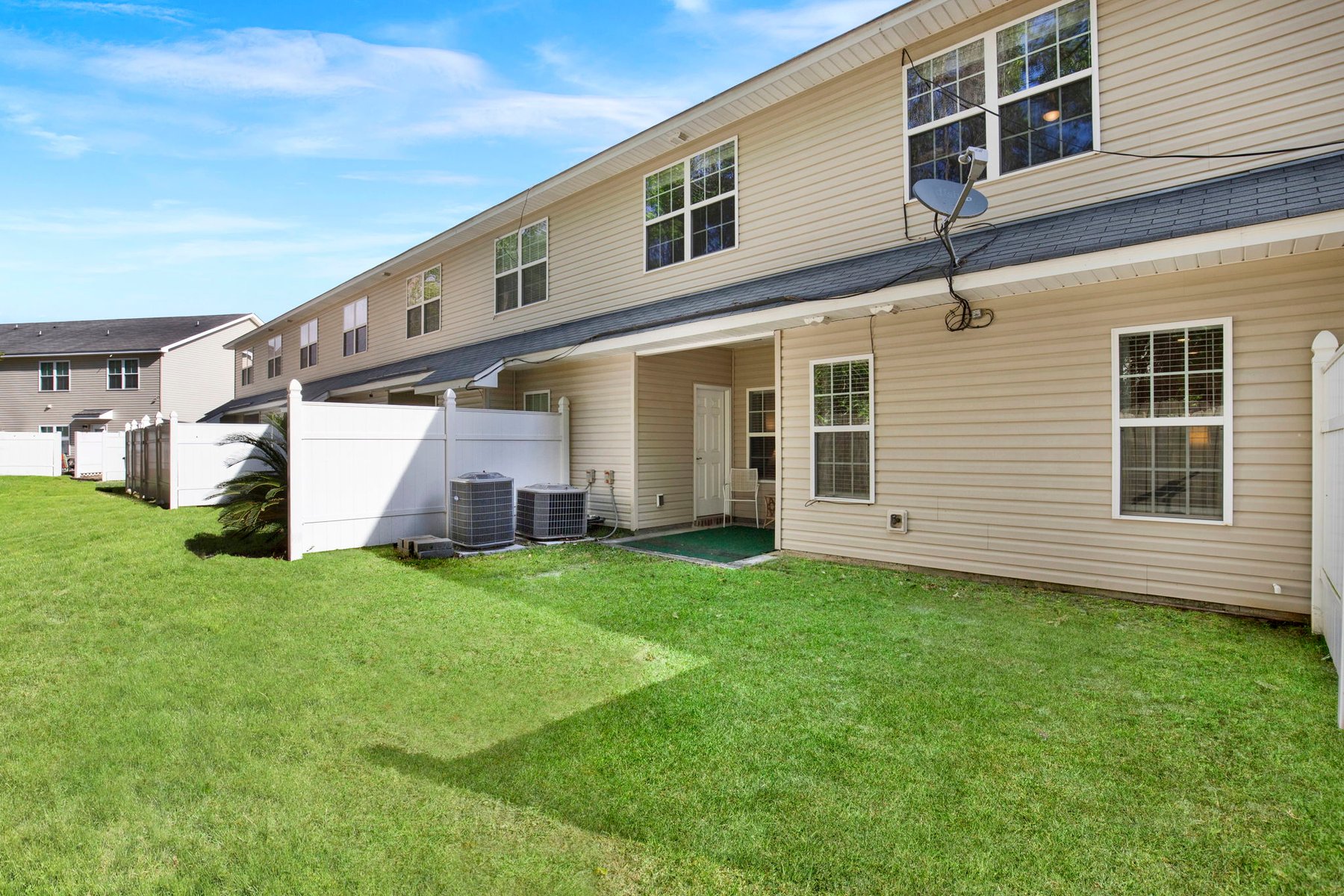  Townhouse is Perfect Blend of Comfort, Functionality and Charm - 物件實景