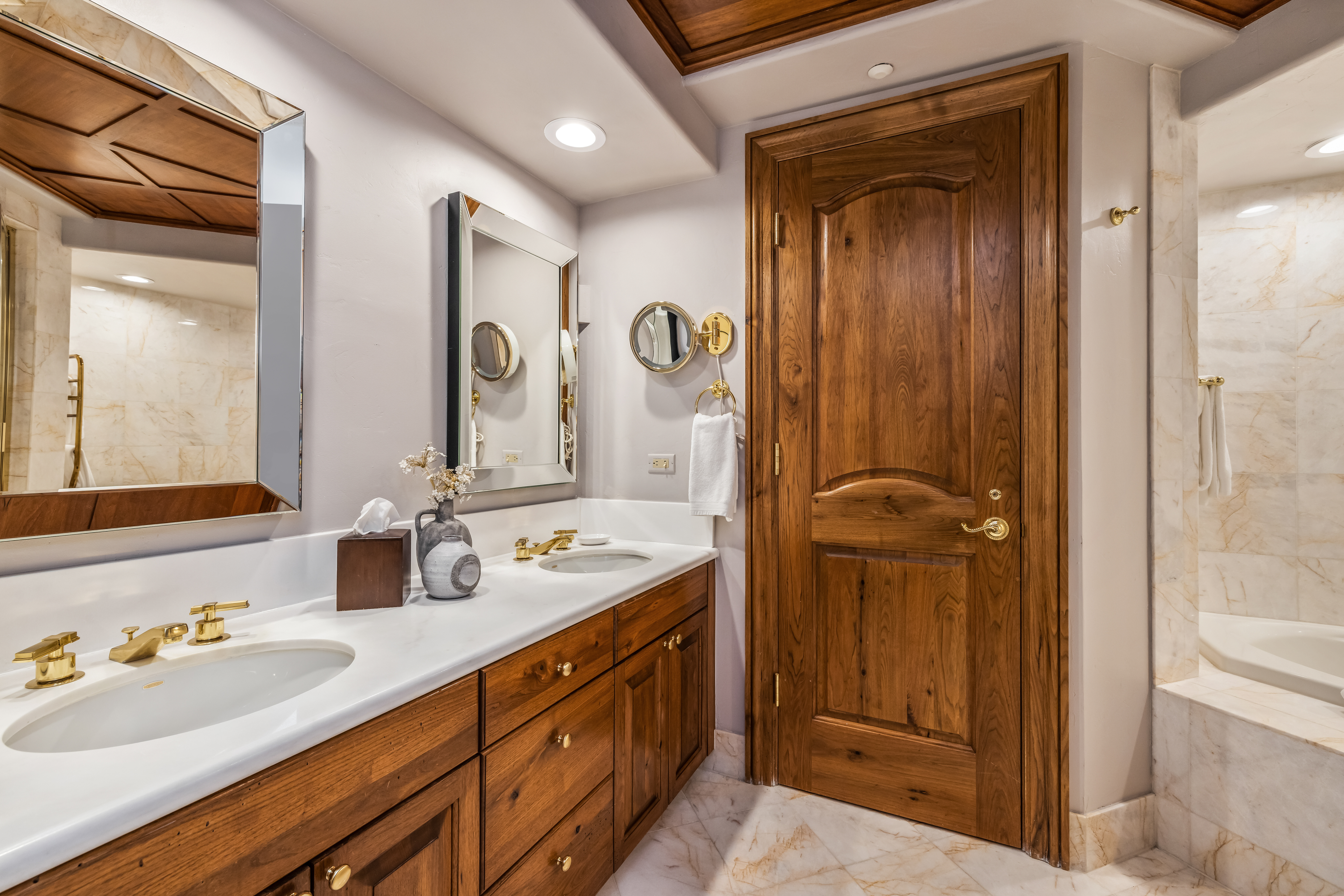  Beaver Creek 2-bedroom retreat with soft alpine light drifting in - 物件實景