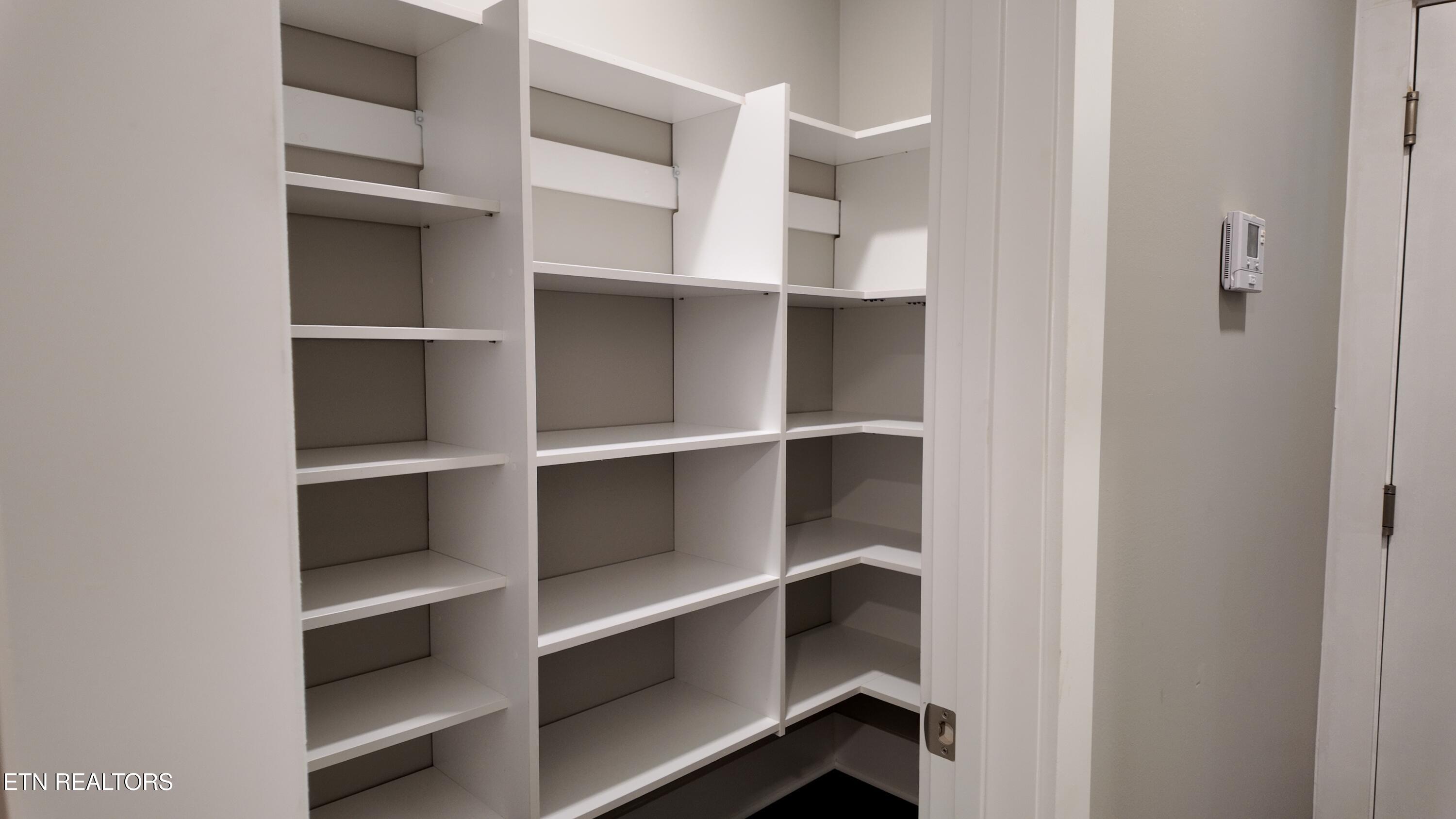 Loudon, Tennessee, 37774, United States, 4 Bedrooms Bedrooms, ,3 BathroomsBathrooms,Residential,For Sale,1981899