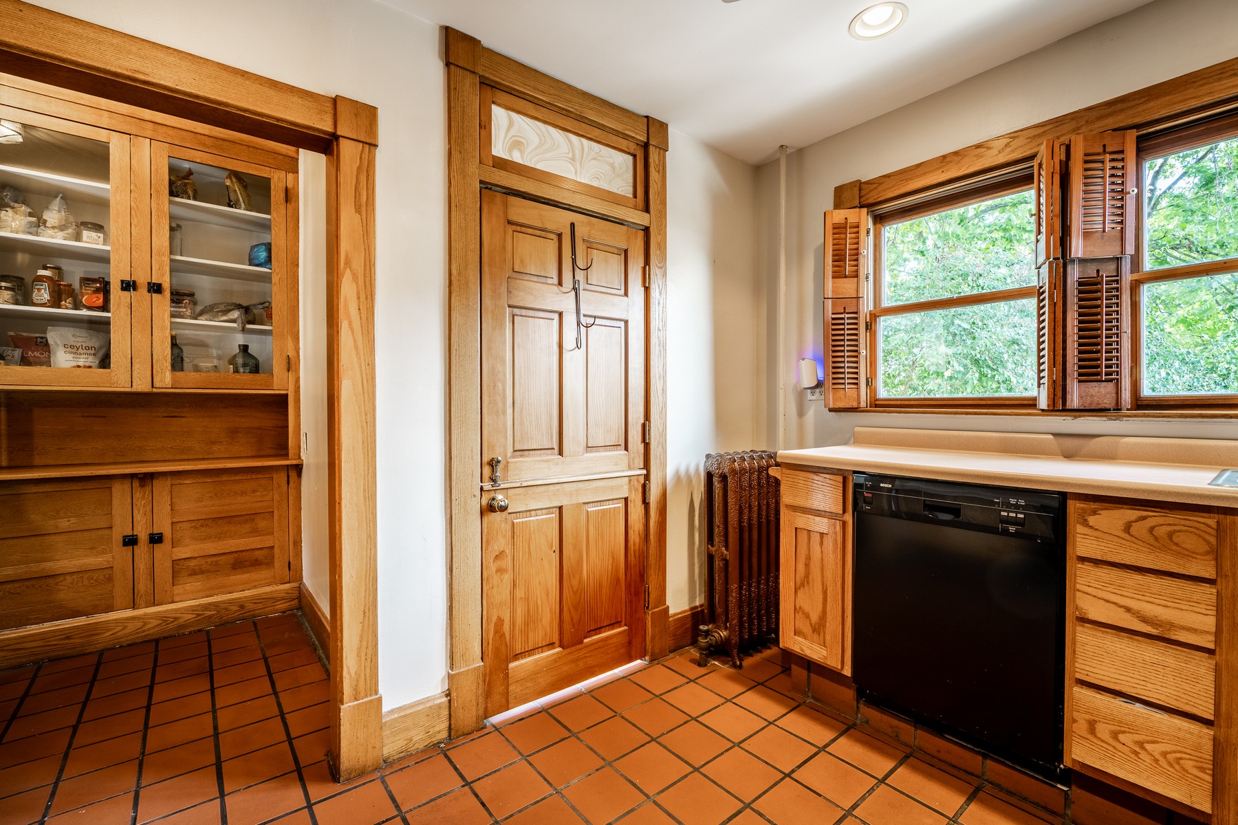  Charming Indianapolis Home with Stained Woodwork and Hardwood Floors - 物件實景