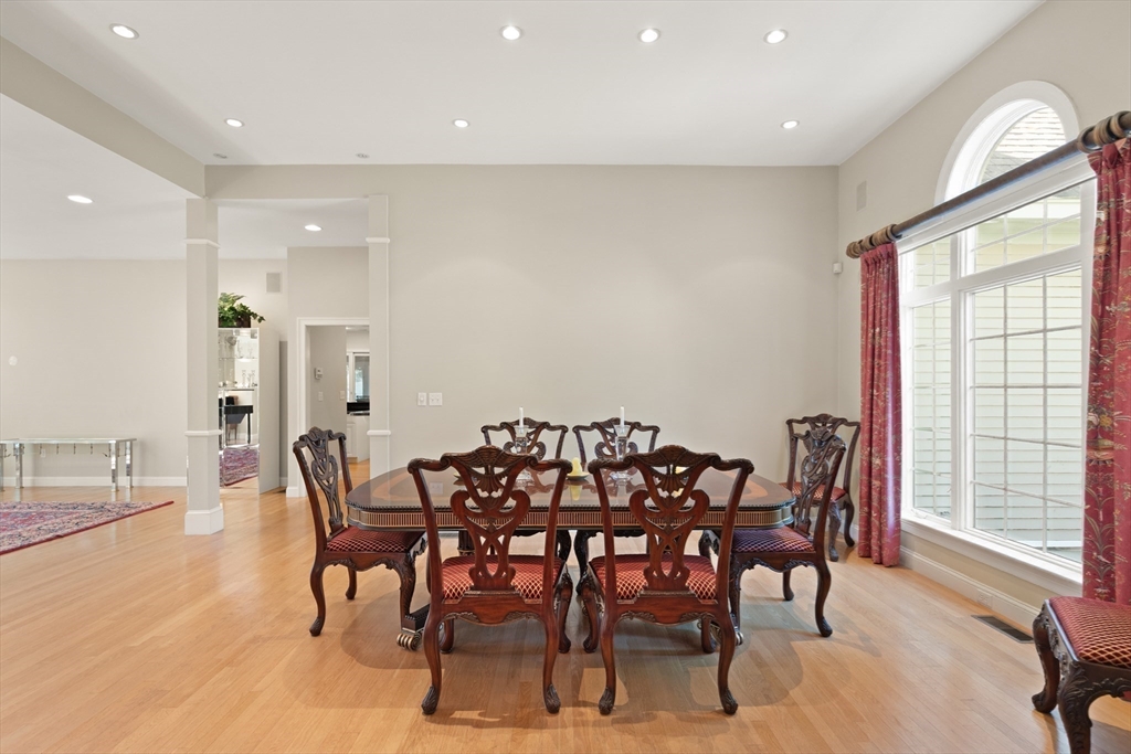 Topsfield, Massachusetts, 01983, United States, 4 Bedrooms Bedrooms, ,4 BathroomsBathrooms,Residential,For Sale,1901084