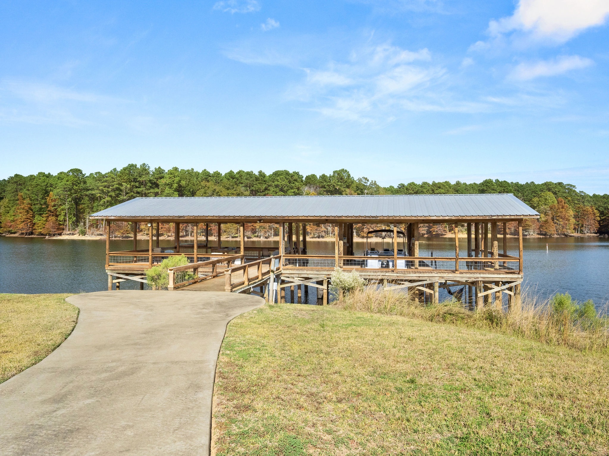 Many, Louisiana, 71449, United States, 3 Bedrooms Bedrooms, ,4 BathroomsBathrooms,Residential,For Sale,1998076