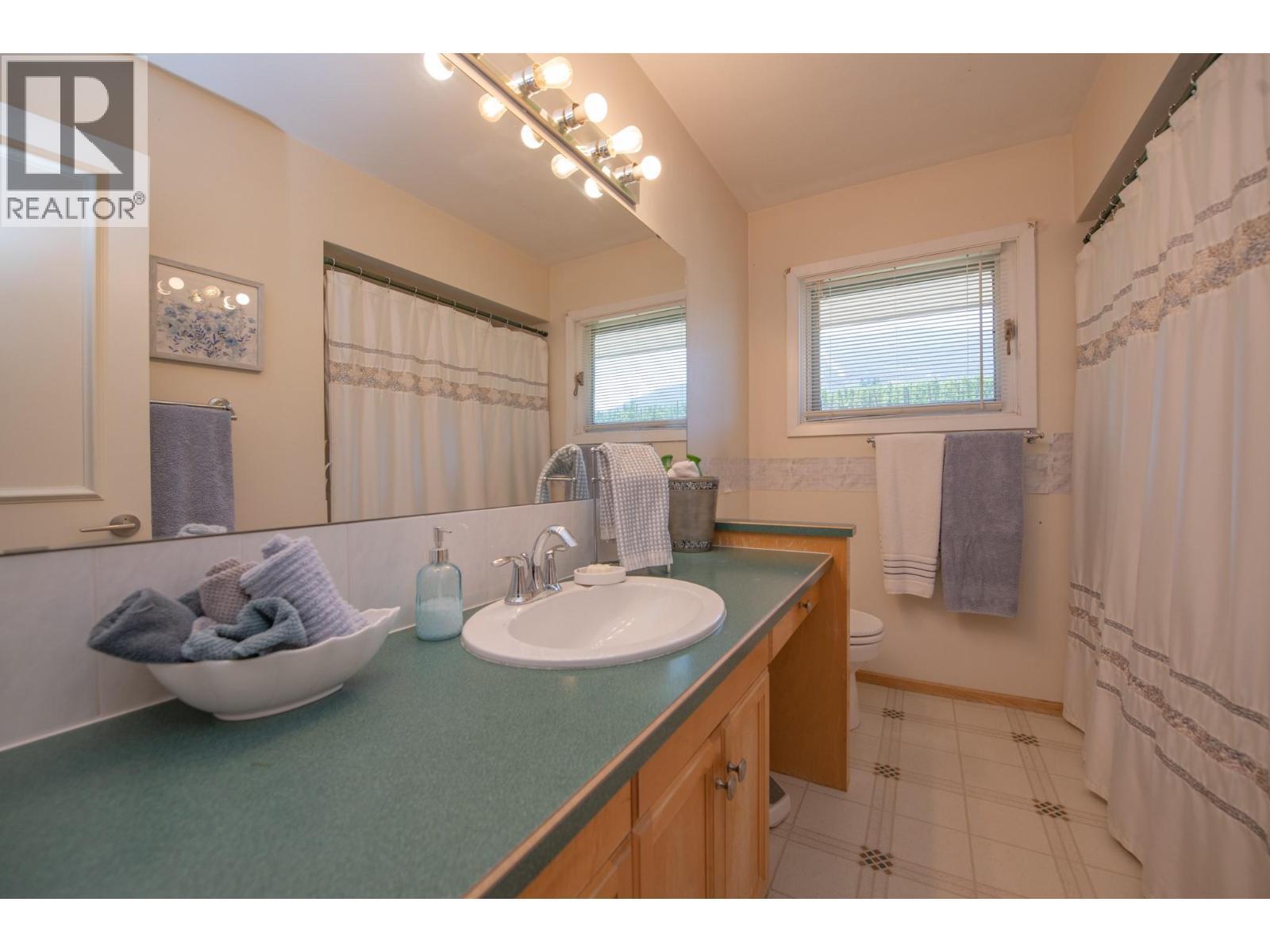 OYAMA, British Columbia, V4V 2C5, CA, 4 Bedrooms Bedrooms, ,2 BathroomsBathrooms,Residential,For Sale,1918800