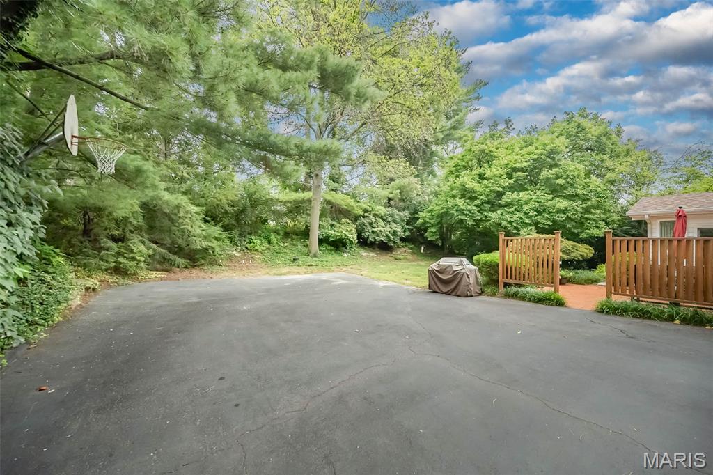 Chesterfield, Missouri, 63017, United States, 4 Bedrooms Bedrooms, ,3 BathroomsBathrooms,Residential,For Sale,1932834