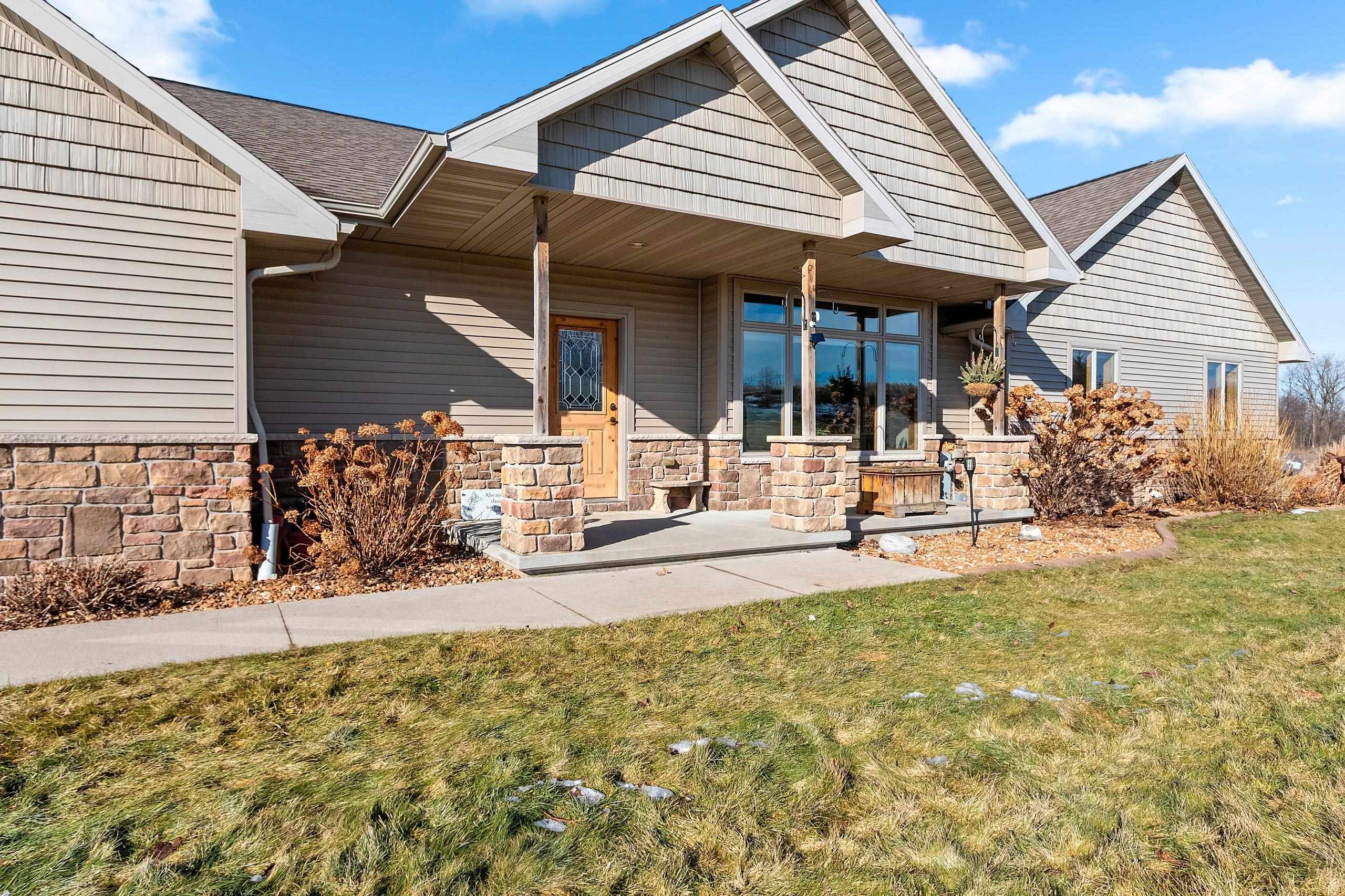 Black Creek, Wisconsin, 54106, United States, 4 Bedrooms Bedrooms, ,4 BathroomsBathrooms,Residential,For Sale,2009234