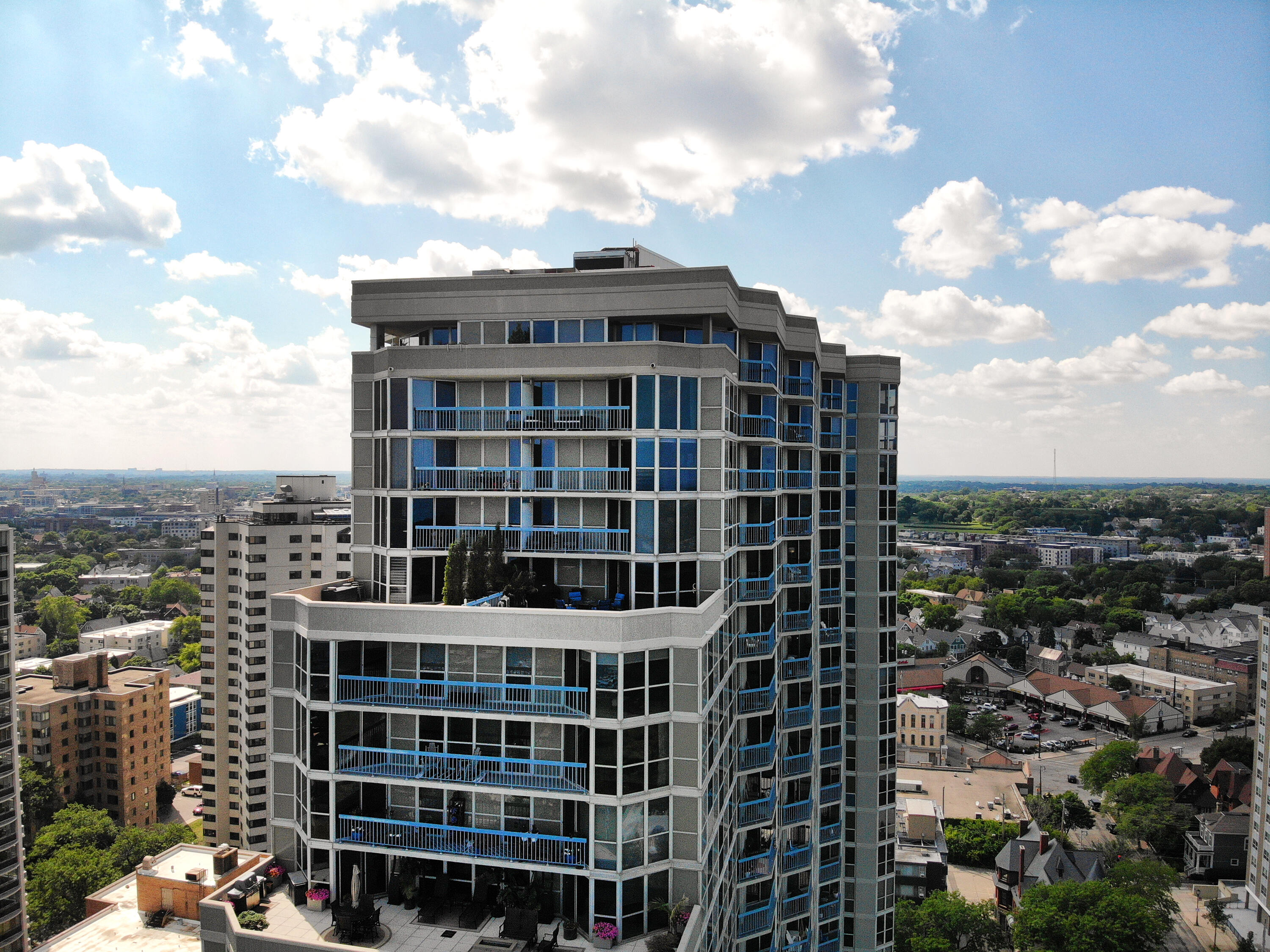 Milwaukee, Wisconsin, 53202, United States, 2 Bedrooms Bedrooms, ,3 BathroomsBathrooms,Residential,For Sale,1992022