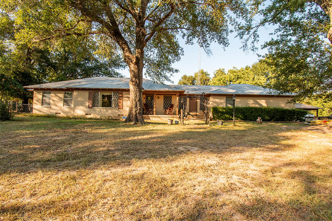GRAND SALINE, Texas, 75140, United States, 3 Bedrooms Bedrooms, ,2 BathroomsBathrooms,Residential,For Sale,1960368