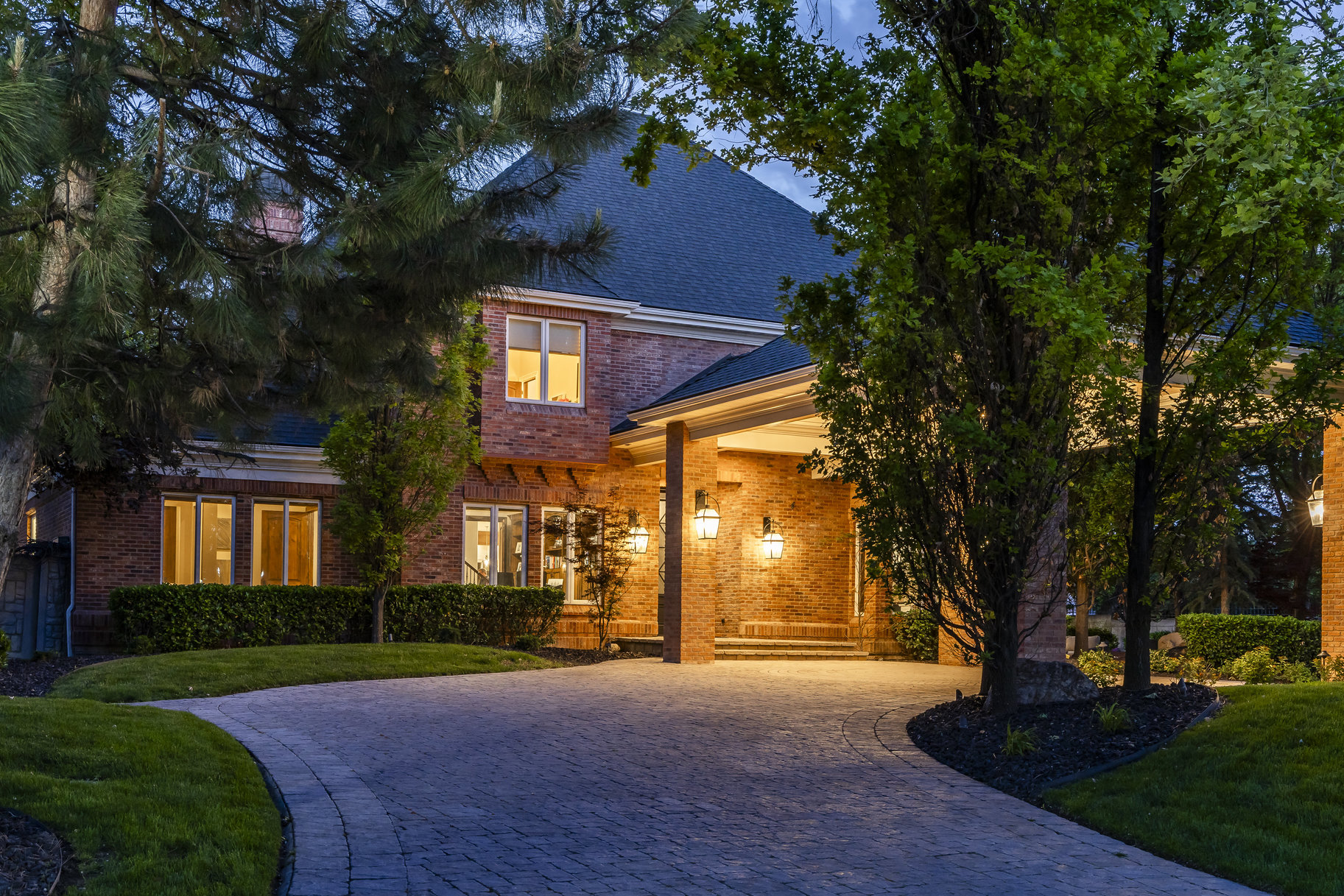  Gated West Jordan 2 Story Estate with 10 Car Garage and Swimming Pool - 物件實景