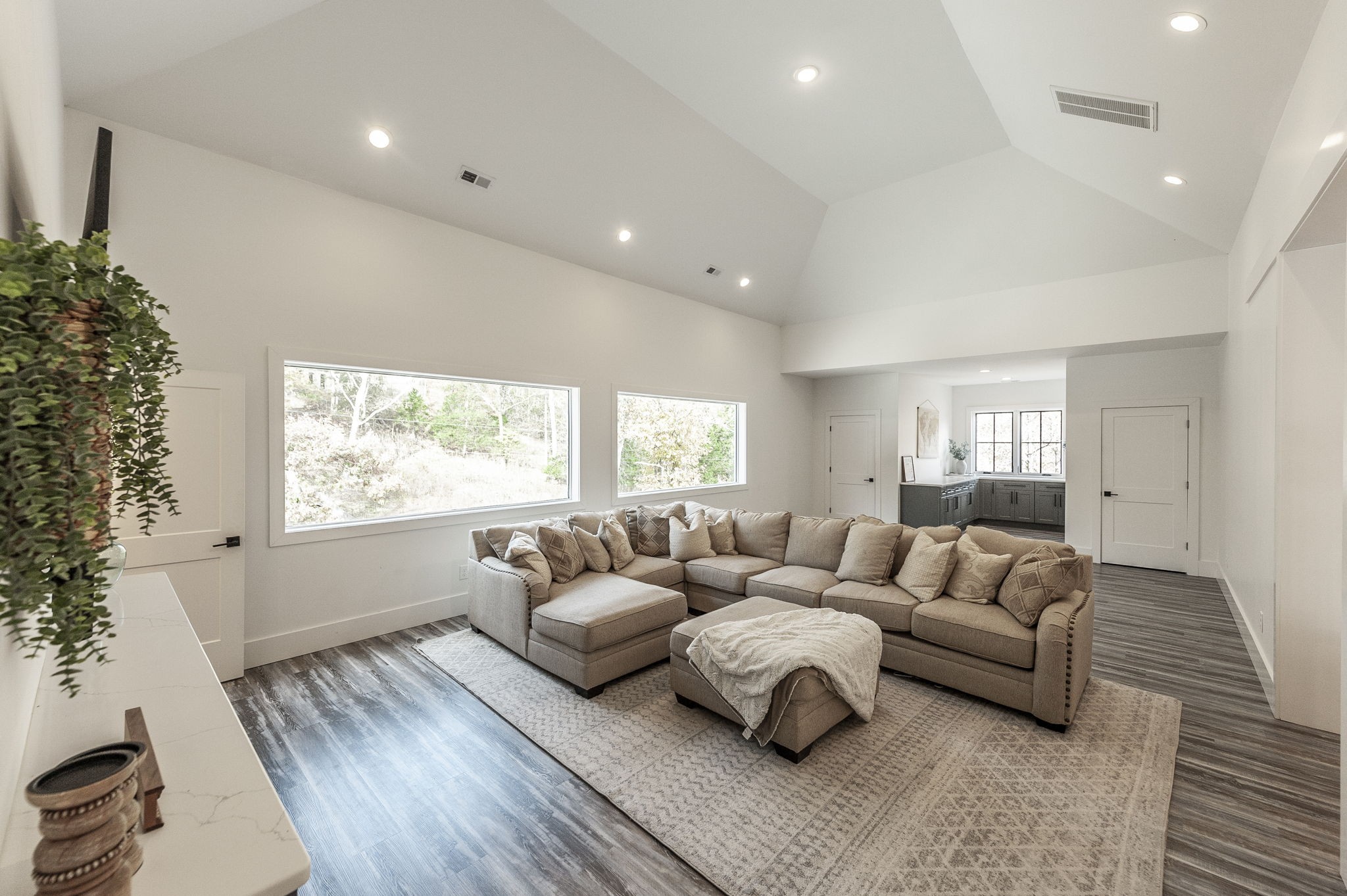 Goodlettsville, Tennessee, 37072, United States, 4 Bedrooms Bedrooms, ,6 BathroomsBathrooms,Residential,For Sale,1996833