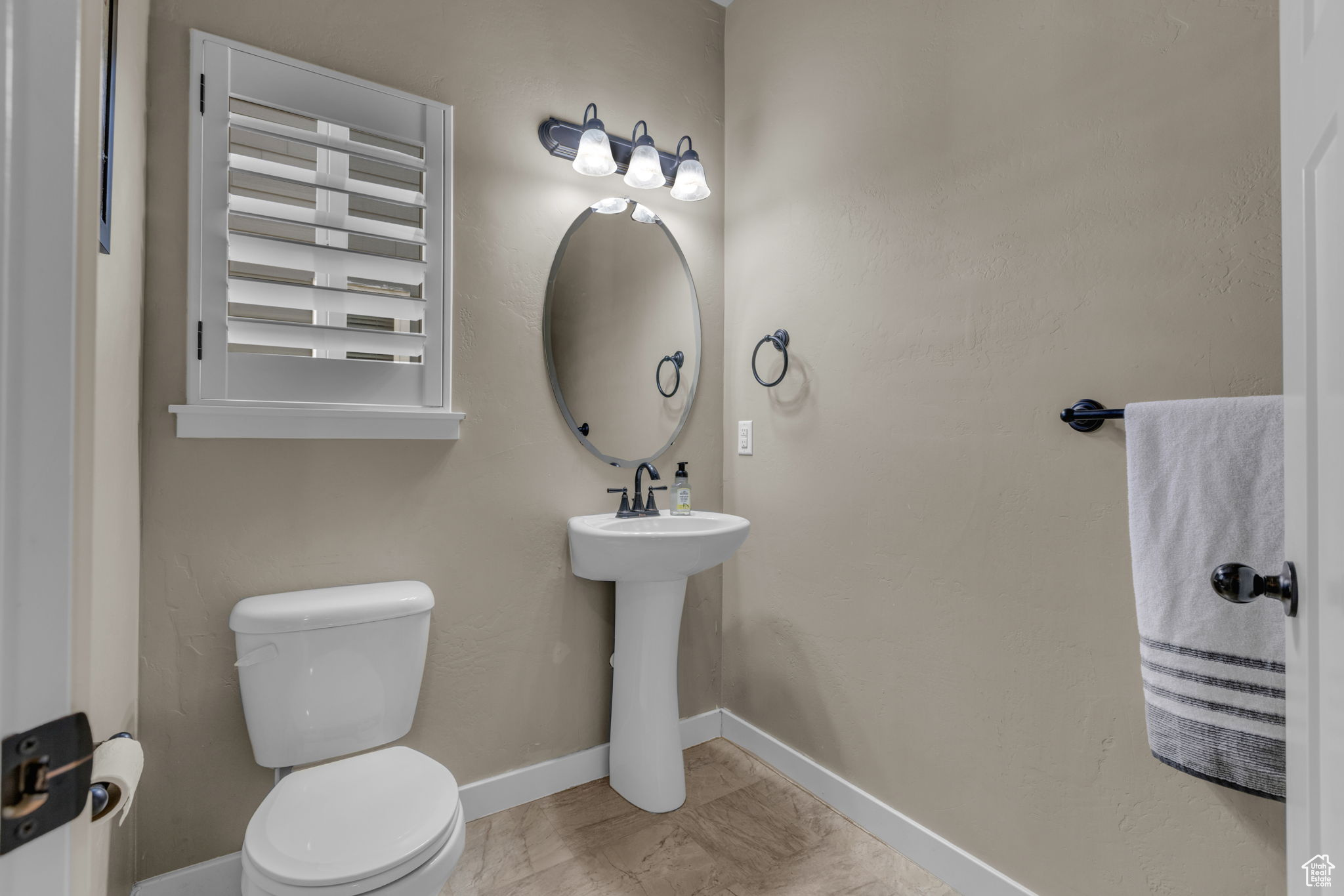 Midvale, Utah, 84047, United States, 4 Bedrooms Bedrooms, ,2 BathroomsBathrooms,Residential,For Sale,1903800
