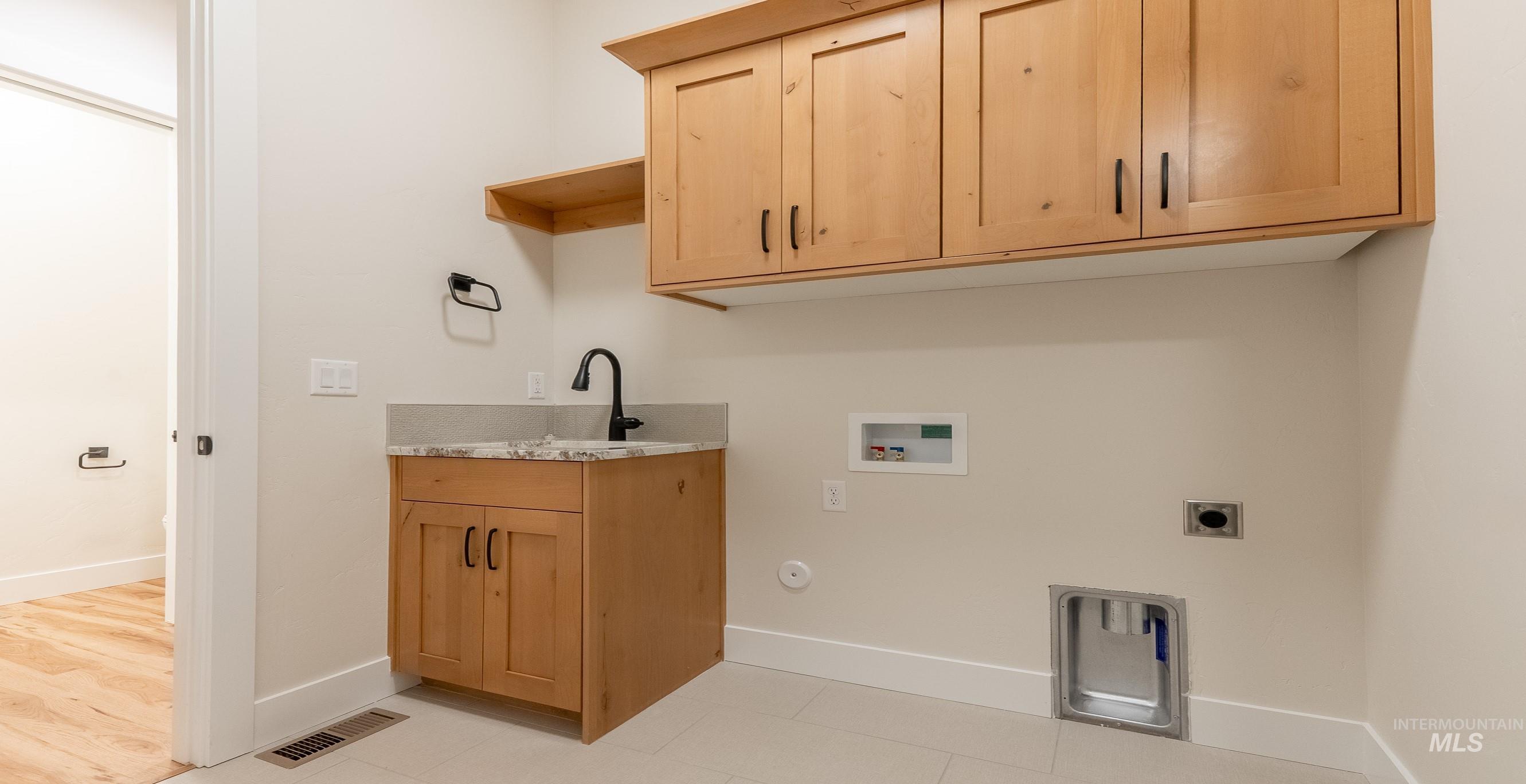 Nampa, Idaho, 83686, United States, 3 Bedrooms Bedrooms, ,Residential,For Sale,1932360