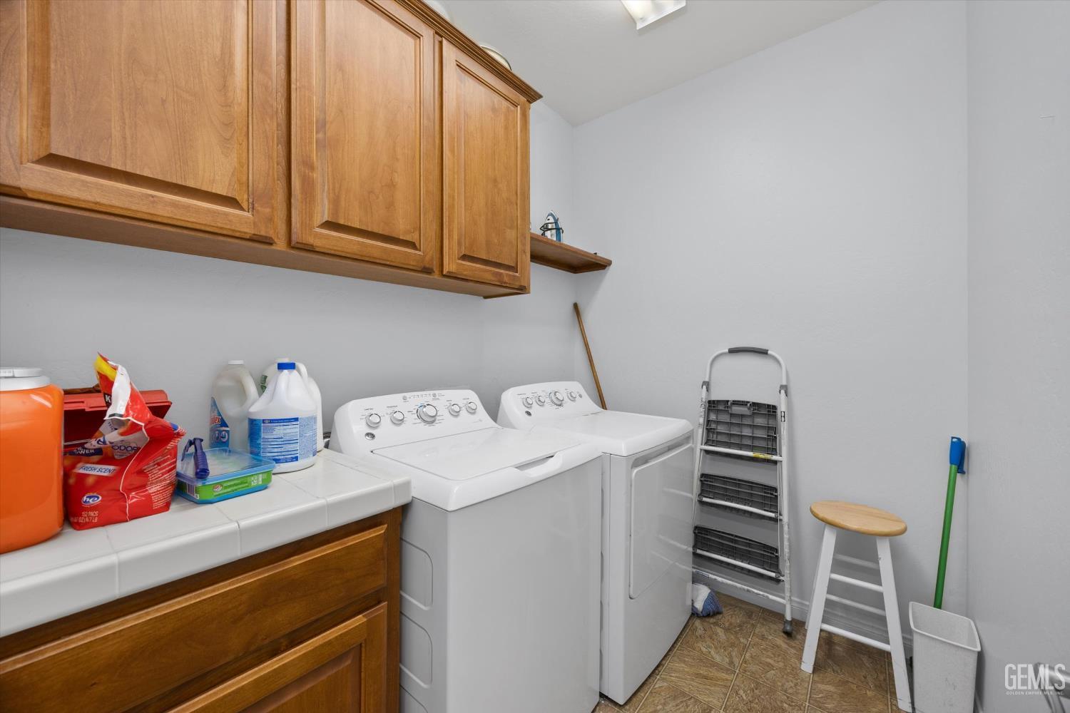 Bakersfield, California, 93313, United States, 5 Bedrooms Bedrooms, ,4 BathroomsBathrooms,Residential,For Sale,1984687