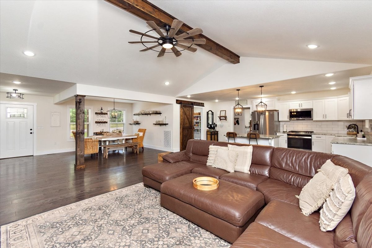 Monterey, Tennessee, 38574, United States, 3 Bedrooms Bedrooms, ,2 BathroomsBathrooms,Residential,For Sale,1907598