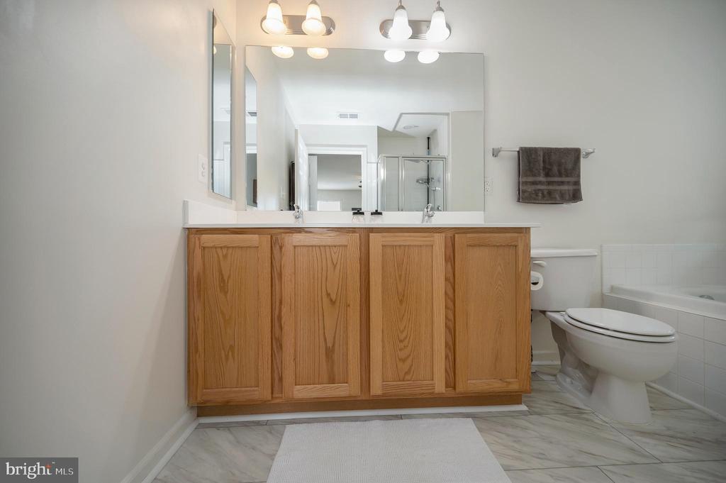 Fredericksburg, Virginia, 22407, United States, 4 Bedrooms Bedrooms, ,4 BathroomsBathrooms,Residential,For Sale,2049321