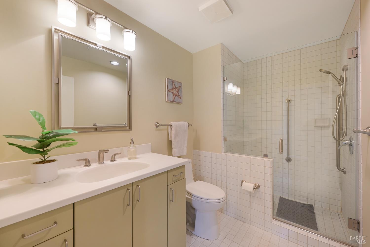 San Rafael, California, 94903, United States, 2 Bedrooms Bedrooms, ,2 BathroomsBathrooms,Residential,For Sale,1987659