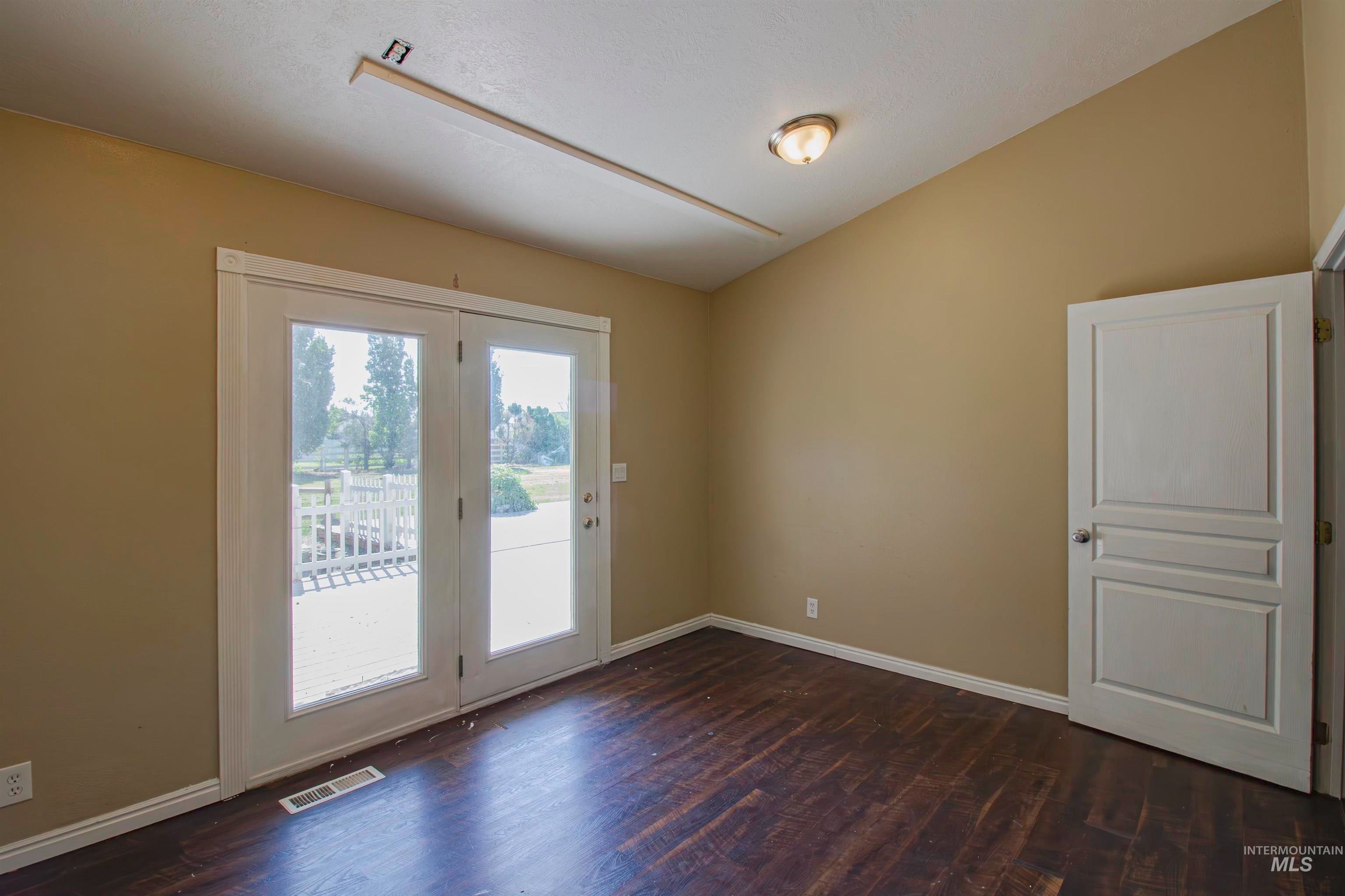 Ontario, Oregon, 97914, United States, 4 Bedrooms Bedrooms, ,3 BathroomsBathrooms,Residential,For Sale,1866488