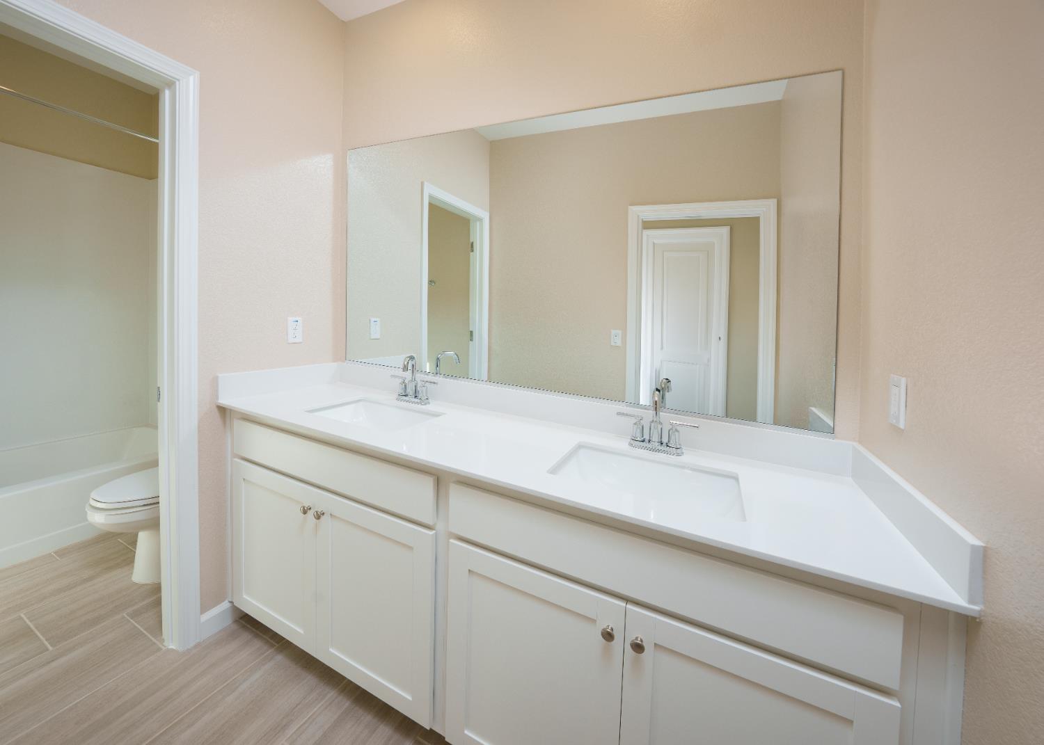 Sacramento, California, 95829, United States, 4 Bedrooms Bedrooms, ,3 BathroomsBathrooms,Residential,For Sale,1932532