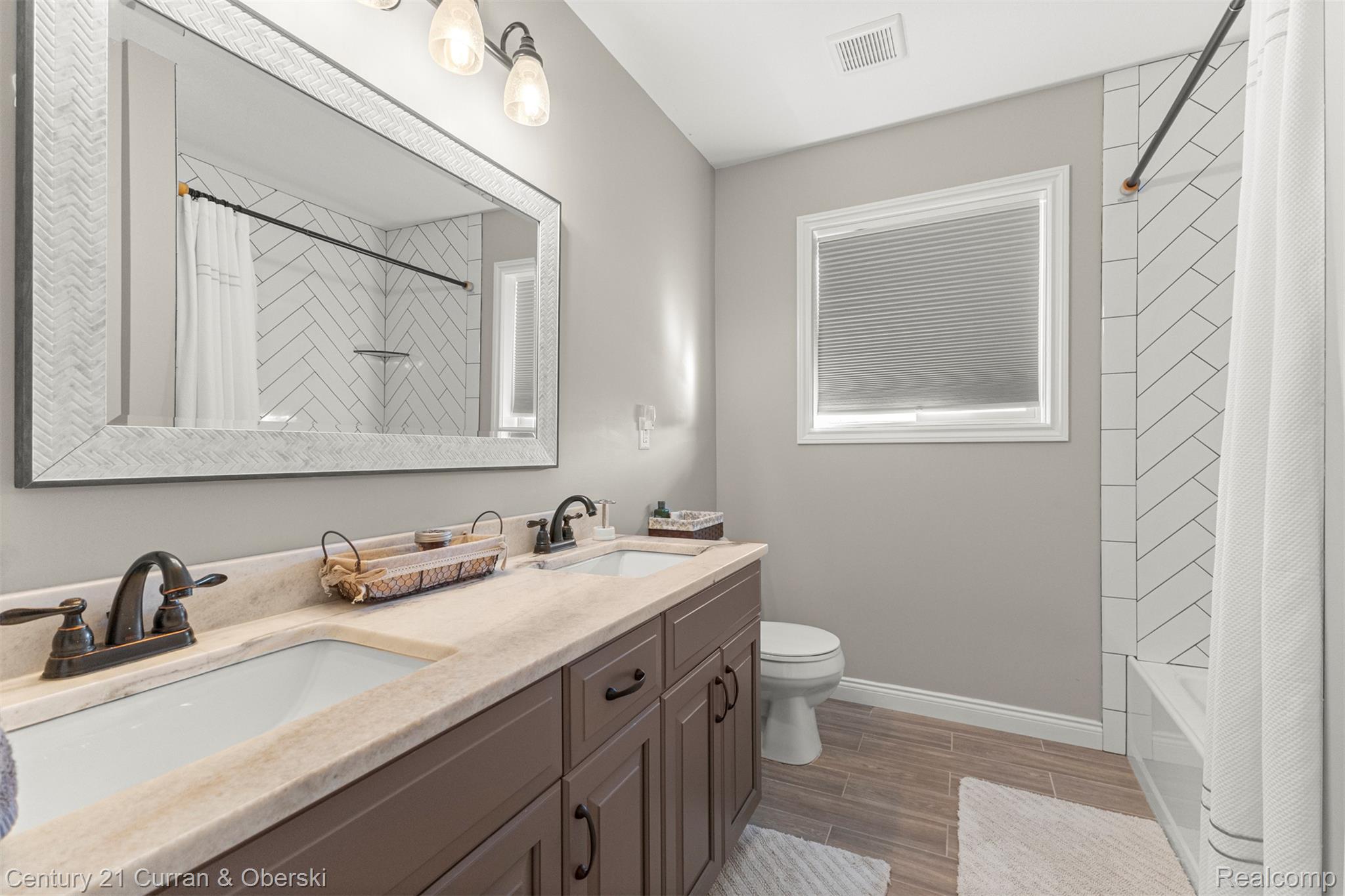 Monroe, Michigan, 48161, United States, 4 Bedrooms Bedrooms, ,3 BathroomsBathrooms,Residential,For Sale,2009653