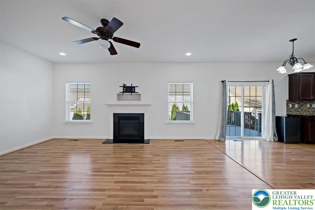 Palmer Twp, Pennsylvania, 18045, United States, 4 Bedrooms Bedrooms, ,3 BathroomsBathrooms,Residential,For Sale,2000563