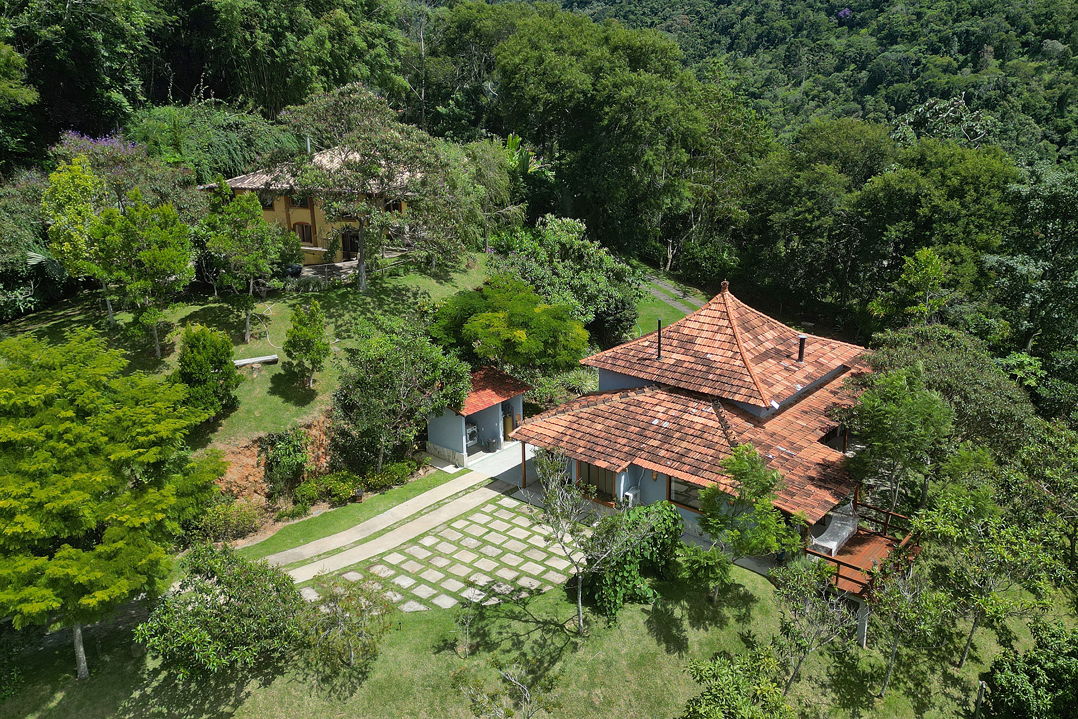 Private retreat surrounded by nature with two residences and mountain views - 物件實景