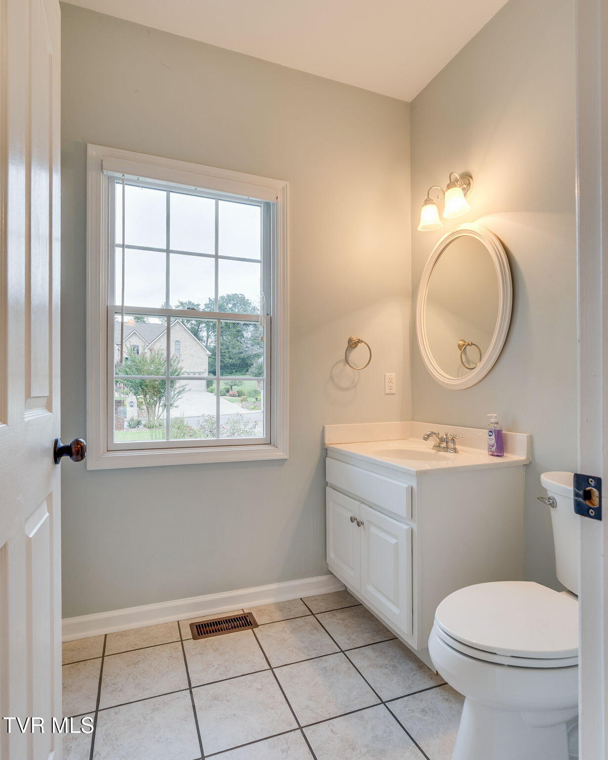 Gray, Tennessee, 37615, United States, 3 Bedrooms Bedrooms, ,4 BathroomsBathrooms,Residential,For Sale,1978151