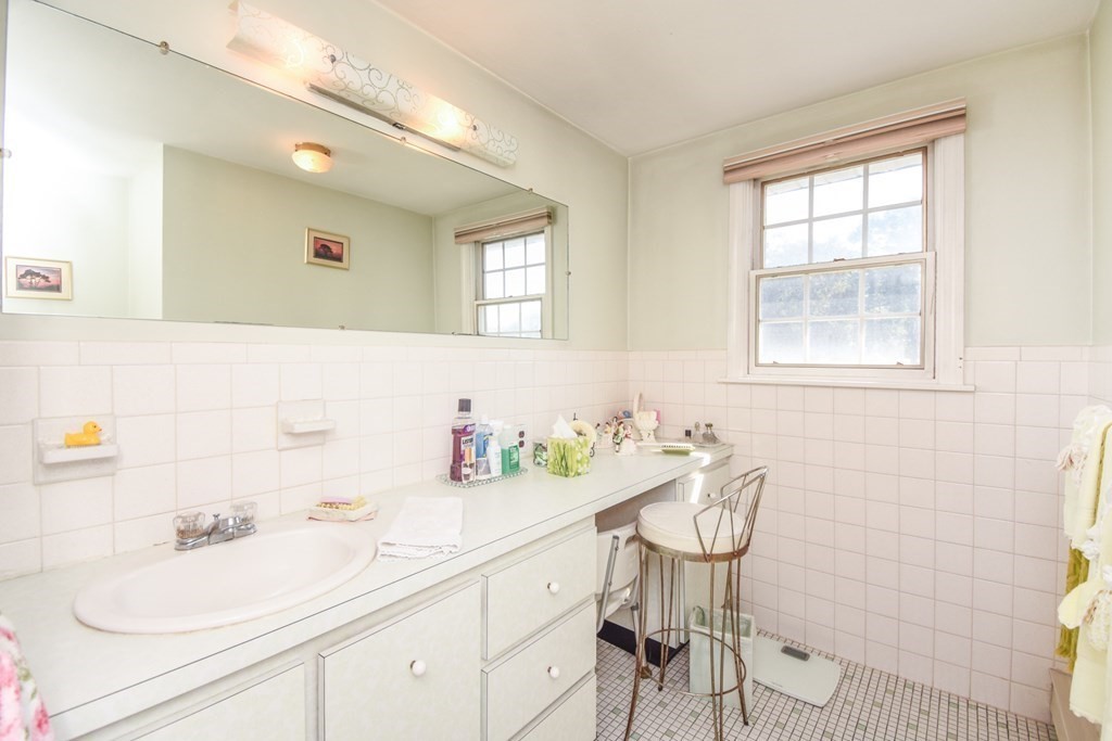 Nahant, Massachusetts, 01908, United States, 4 Bedrooms Bedrooms, ,3 BathroomsBathrooms,Residential,For Sale,1943119