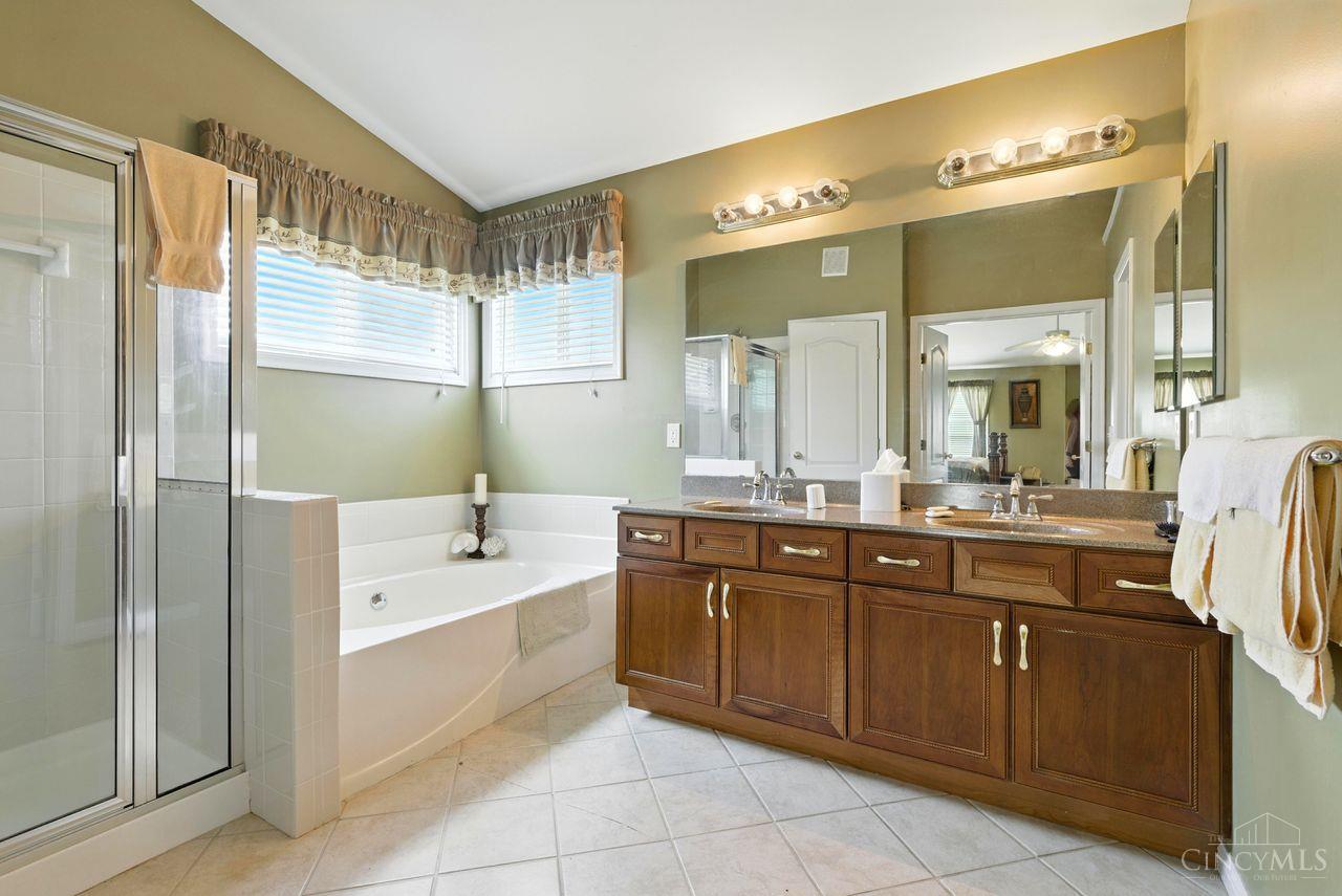 Fairfield Twp, Ohio, 45011, United States, 4 Bedrooms Bedrooms, ,4 BathroomsBathrooms,Residential,For Sale,1949510