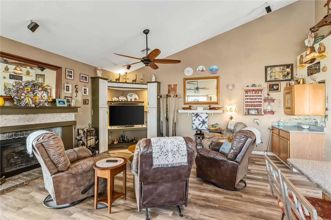 Bullhead City, Arizona, 86442, United States, 4 Bedrooms Bedrooms, ,2 BathroomsBathrooms,Residential,For Sale,1988926