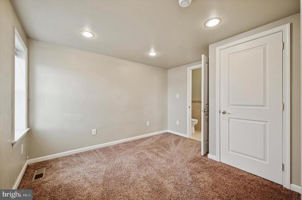 Philadelphia, Pennsylvania, 19125, United States, 4 Bedrooms Bedrooms, ,3 BathroomsBathrooms,Residential,For Sale,1836902
