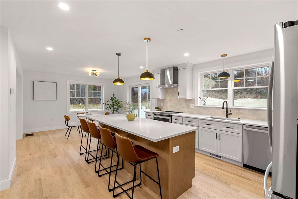 Haverhill, Massachusetts, 01830, United States, 4 Bedrooms Bedrooms, ,4 BathroomsBathrooms,Residential,For Sale,1993462