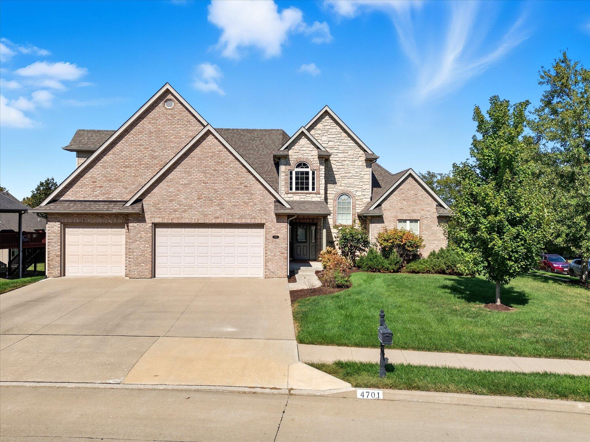 COLUMBIA, Missouri, 65203, United States, 4 Bedrooms Bedrooms, ,6 BathroomsBathrooms,Residential,For Sale,2013236