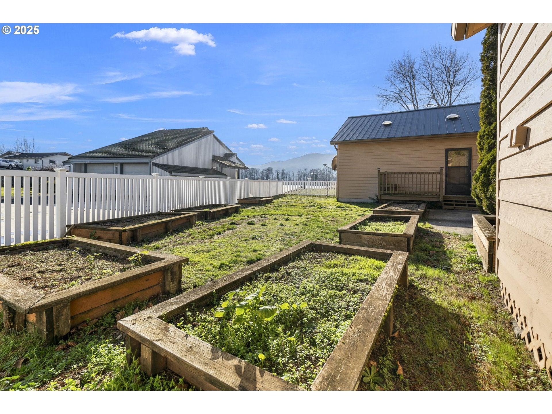 Cathlamet, Washington, 98612, United States, 3 Bedrooms Bedrooms, ,4 BathroomsBathrooms,Residential,For Sale,1975452