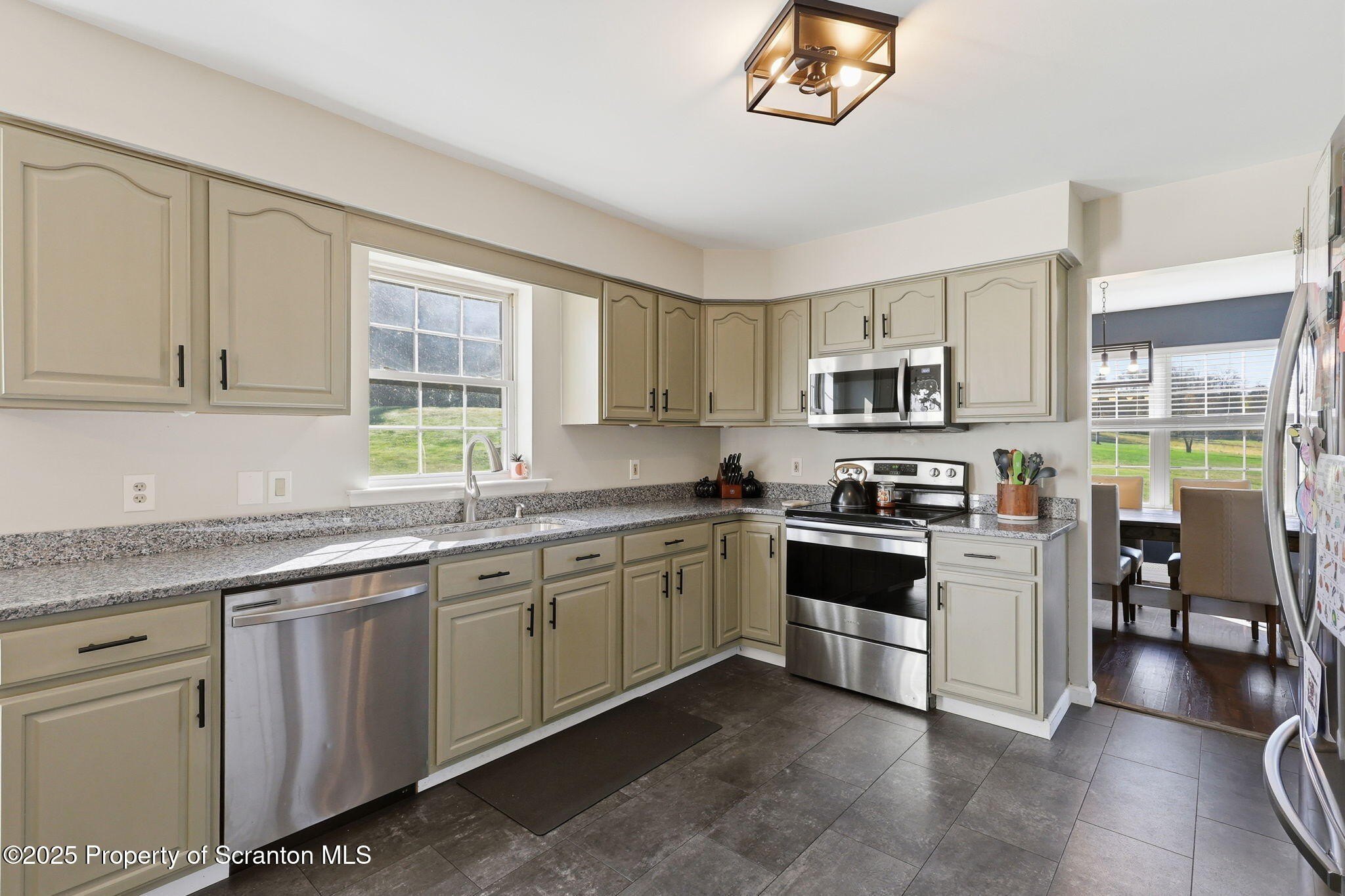 Clifford Twp, Pennsylvania, 18470, United States, 4 Bedrooms Bedrooms, ,3 BathroomsBathrooms,Residential,For Sale,1978908