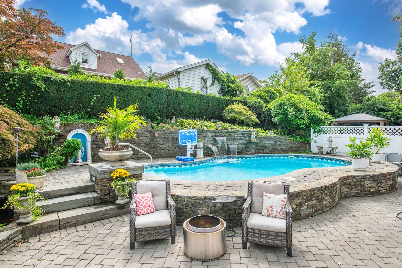 Wood Ridge, New Jersey, 07075, United States, 4 Bedrooms Bedrooms, ,4 BathroomsBathrooms,Residential,For Sale,1978112