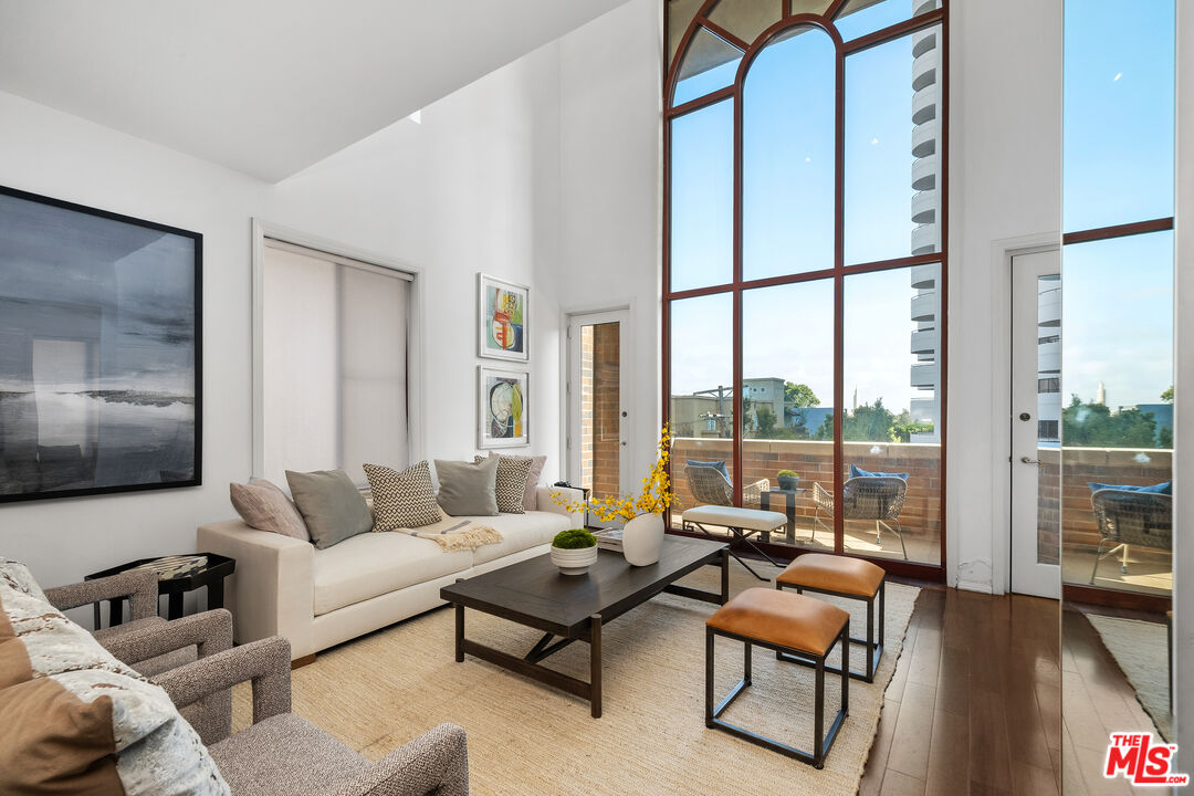 Los Angeles, California, 90024, United States, 2 Bedrooms Bedrooms, ,2 BathroomsBathrooms,Residential,For Sale,1917928