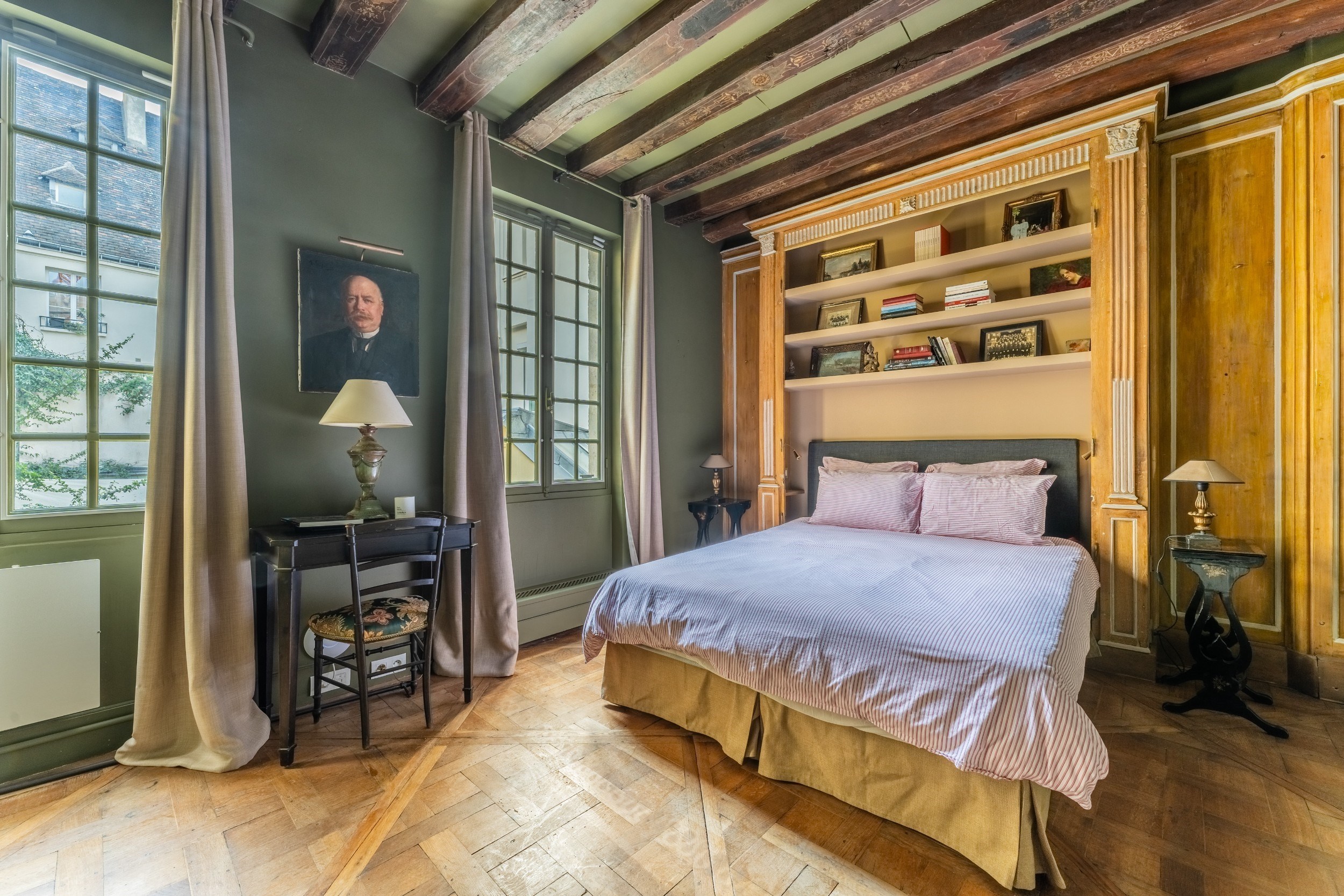  Paris 4th - Place des Vosges. Bourgeois house with tree-lined courtyard and swi… - 物件實景