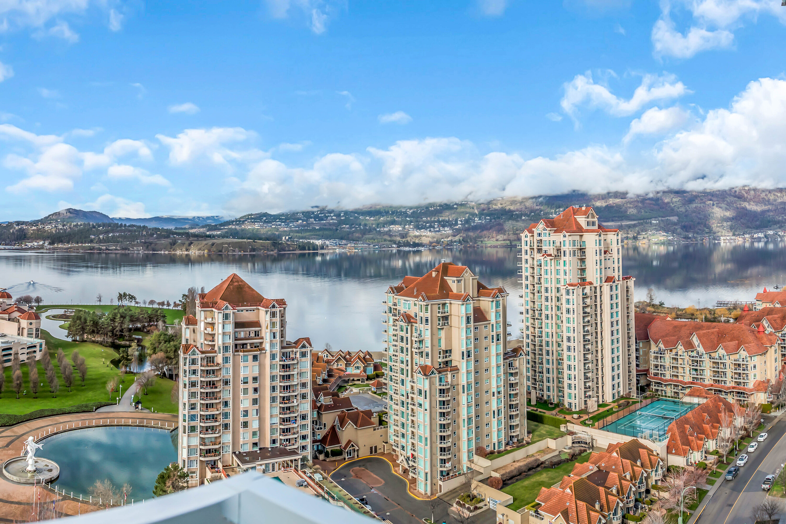  Unobstructed Views of the Lake - 物件實景