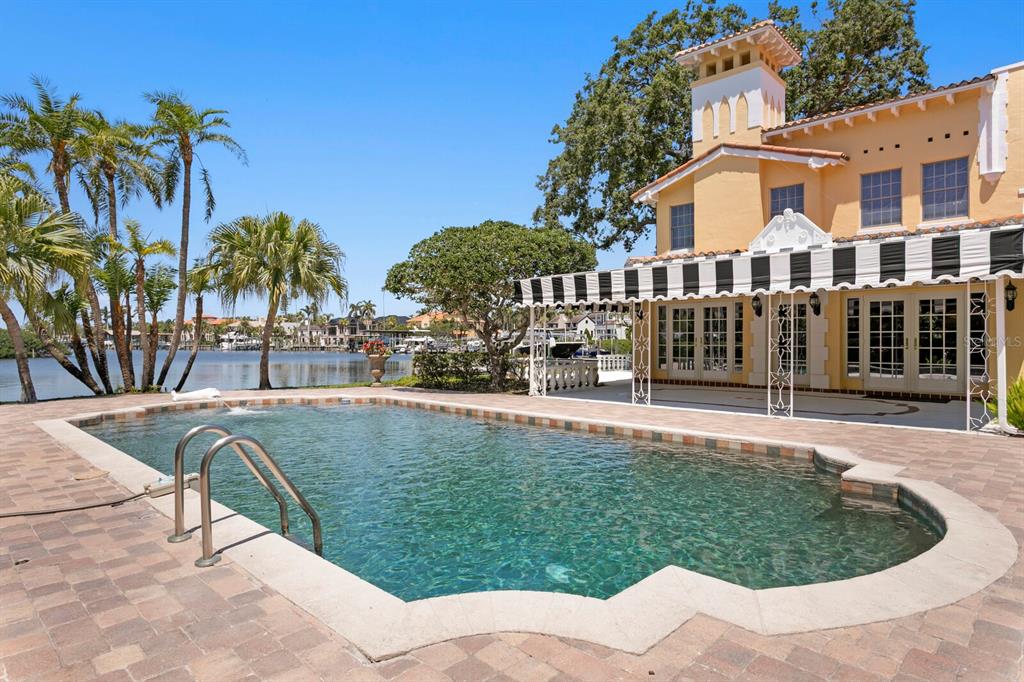 St Petersburg, Florida, 33704, United States, 4 Bedrooms Bedrooms, ,5 BathroomsBathrooms,Residential,For Sale,1794031
