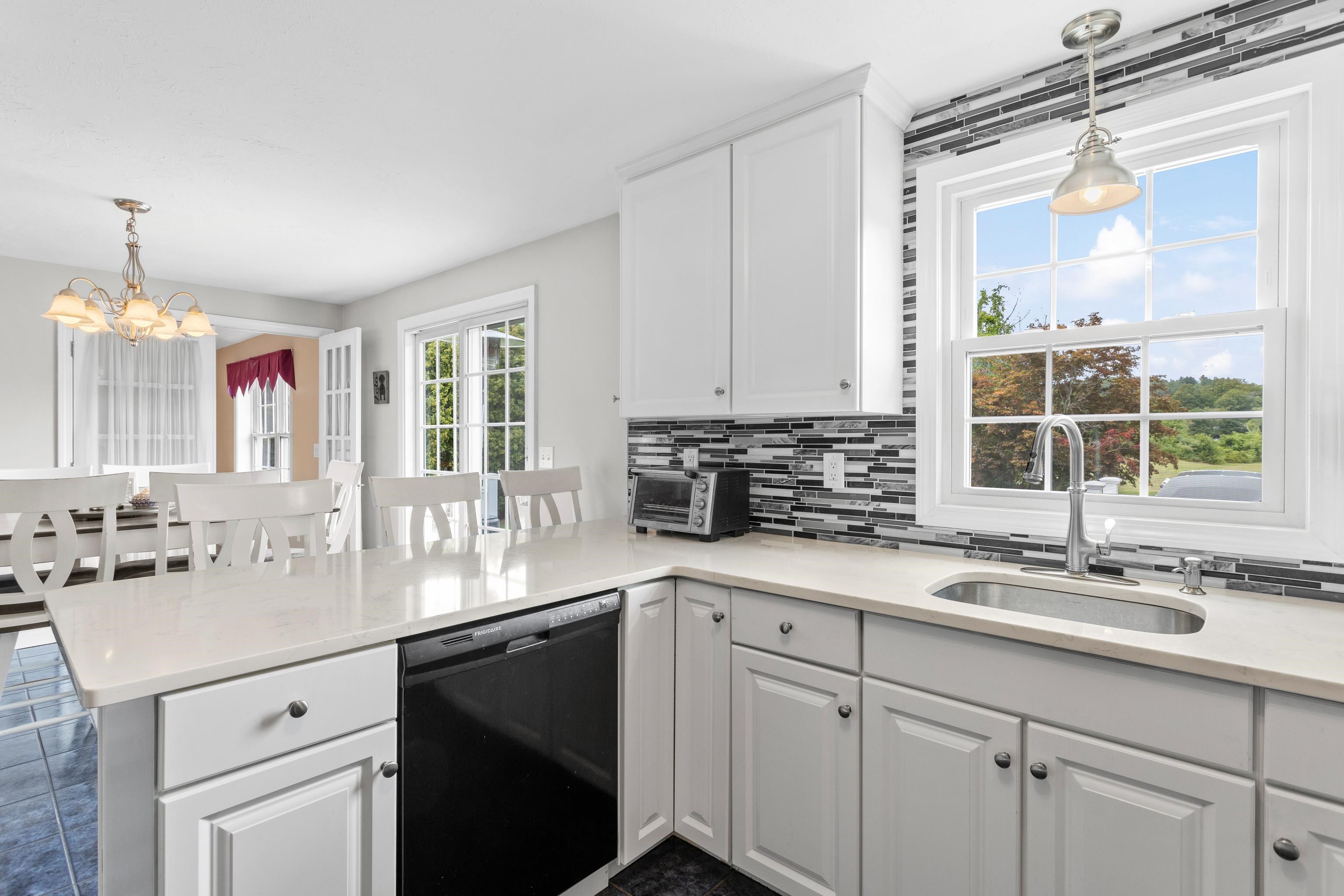 Pelham, New Hampshire, 03076, United States, 4 Bedrooms Bedrooms, ,3 BathroomsBathrooms,Residential,For Sale,1937373