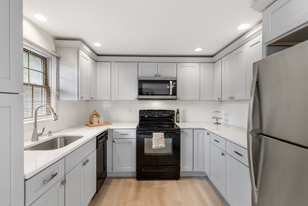 Malden, Massachusetts, 02148, United States, 2 Bedrooms Bedrooms, ,2 BathroomsBathrooms,Residential,For Sale,1974371