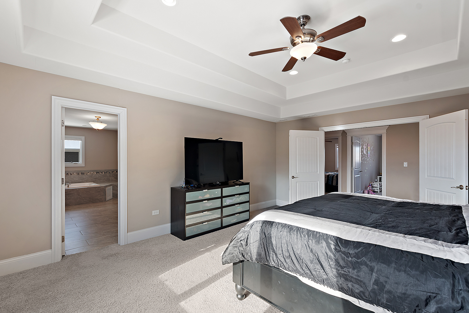 Mokena, Illinois, 60448, United States, 5 Bedrooms Bedrooms, ,4 BathroomsBathrooms,Residential,For Sale,2005248