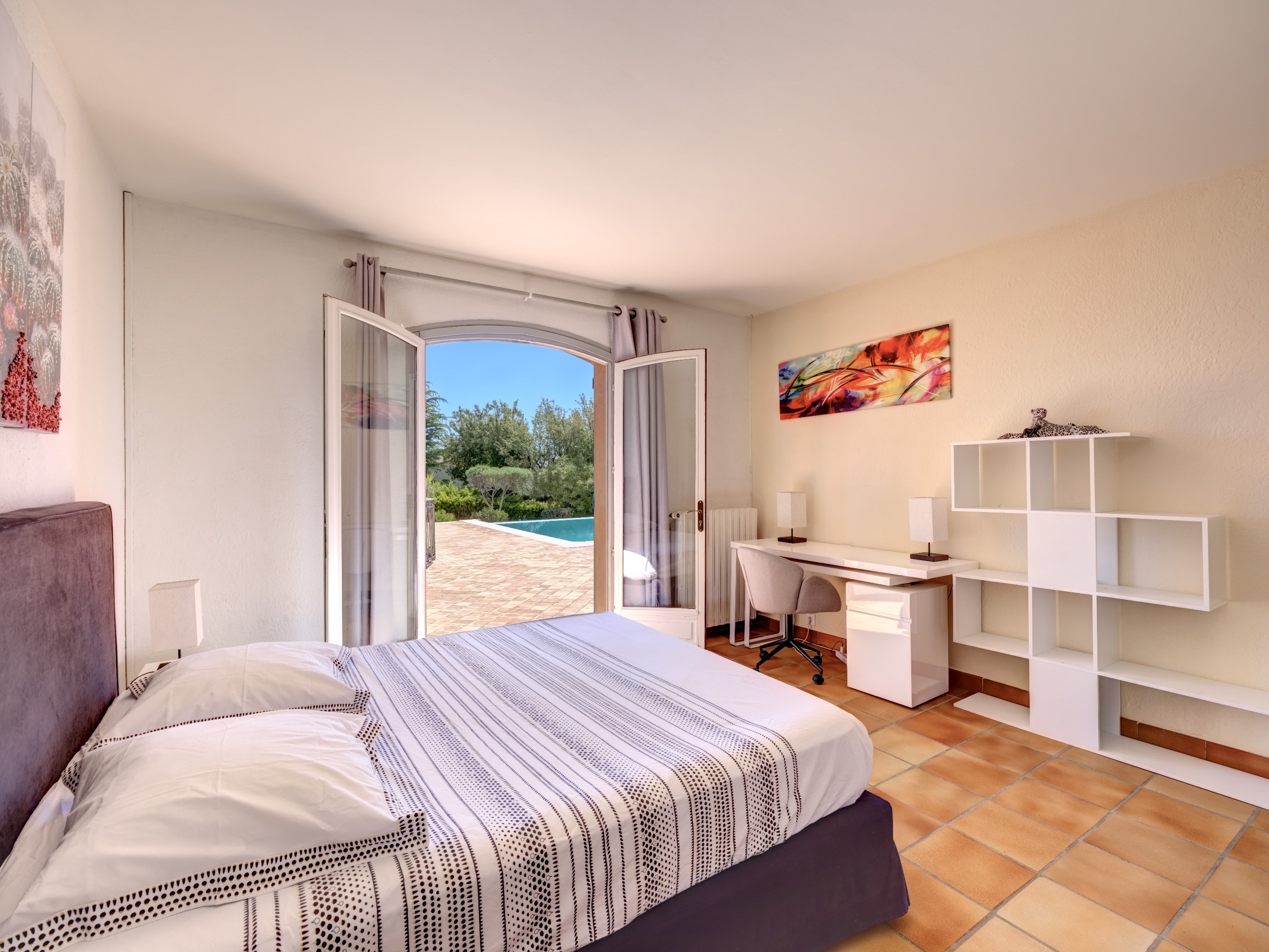  Sea-view Provençal villa: 1,500 m² plot with pool, in a residential area close … - 物件實景