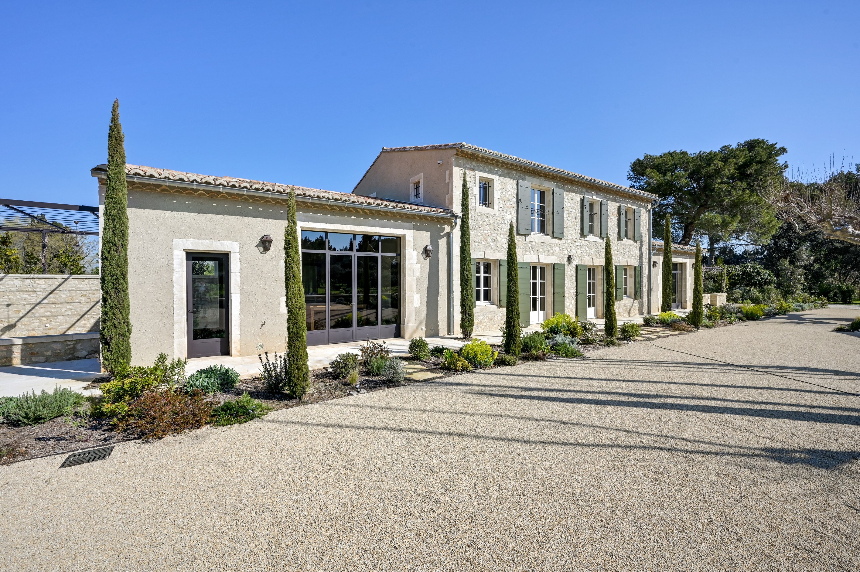  Renovated stone farmhouse with stunning views of the Alpilles, tennis court and… - 物件實景
