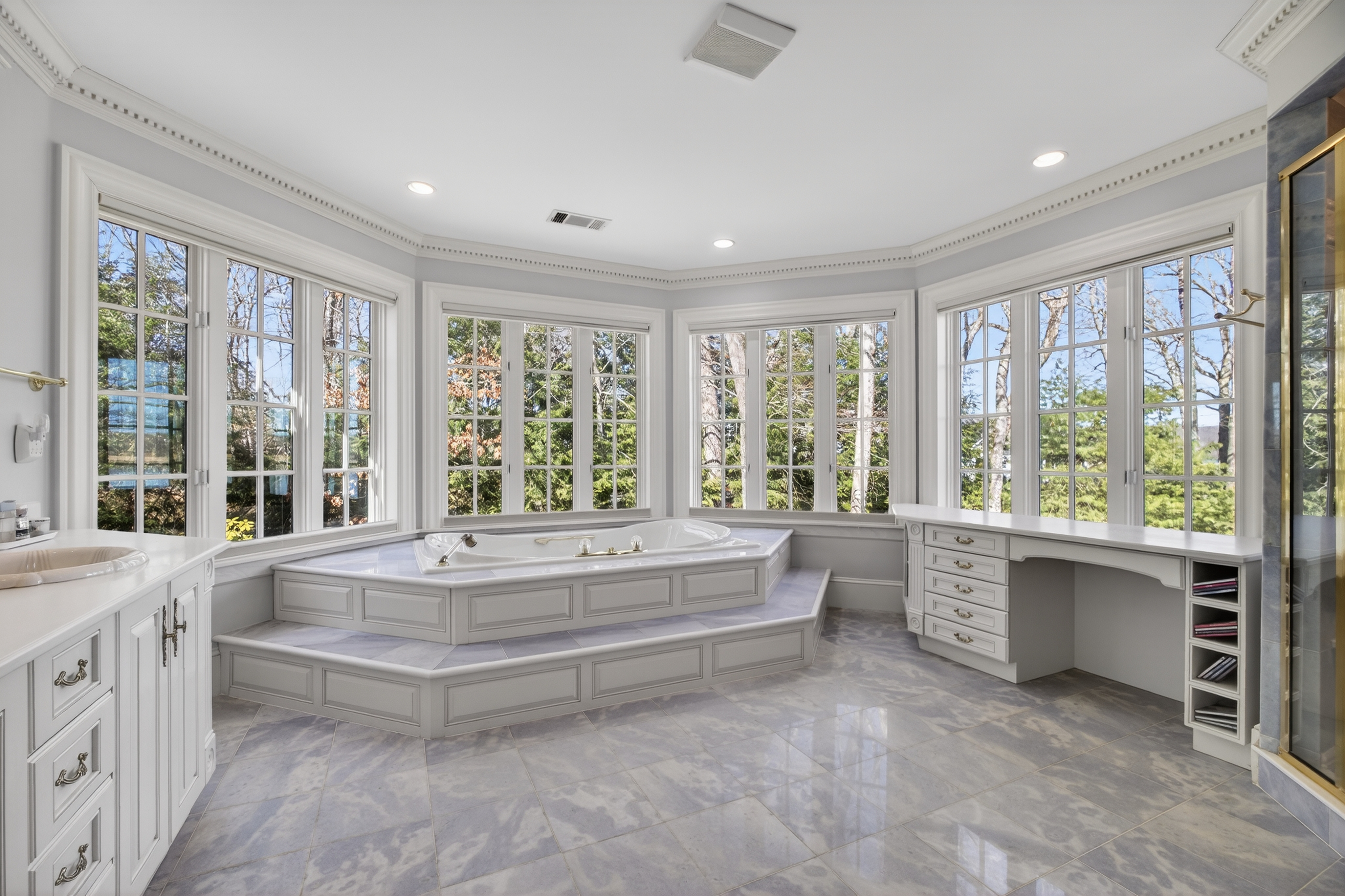  Riverside Elegance Meets Neoclassical Grandeur - 物件實景