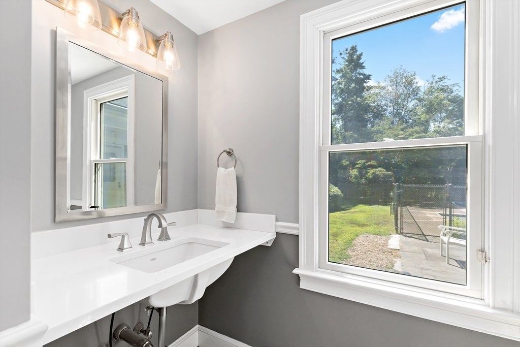 Carver, Massachusetts, 02330, United States, 3 Bedrooms Bedrooms, ,3 BathroomsBathrooms,Residential,For Sale,1929096