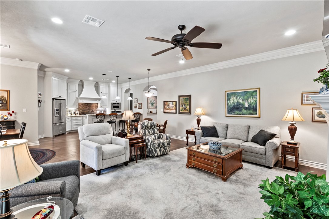College Station, Texas, 77845, United States, 3 Bedrooms Bedrooms, ,3 BathroomsBathrooms,Residential,For Sale,1940583