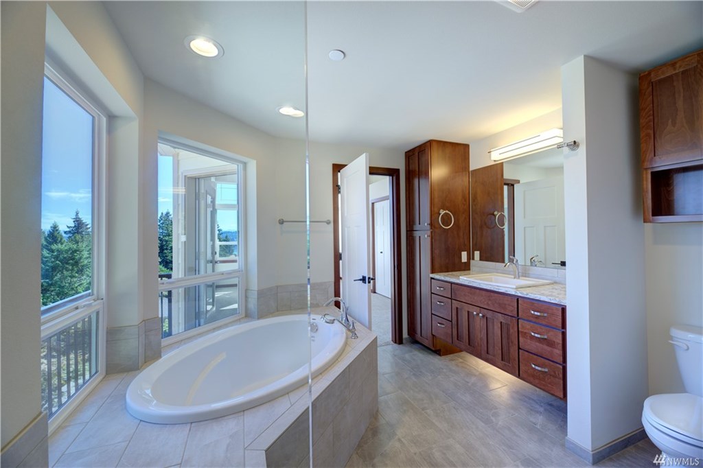 16001 36th Ave NE, Lake Forest Park, Washington, 98155, United States, 2 Bedrooms Bedrooms, ,4 BathroomsBathrooms,Residential,For Sale,16001 36th Ave NE,1621421