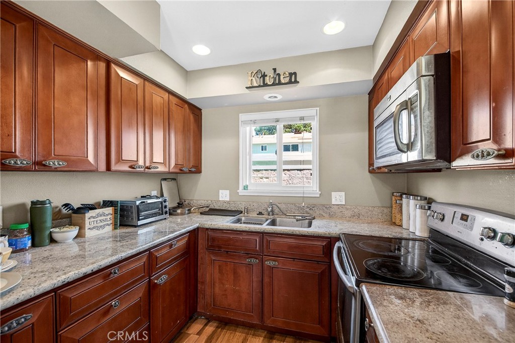 Huntington Beach, California, 92646, United States, 2 Bedrooms Bedrooms, ,2 BathroomsBathrooms,Residential,For Sale,2048347