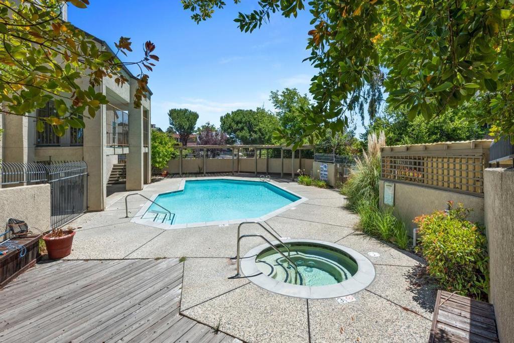 Hayward, California, 94544, United States, 2 Bedrooms Bedrooms, ,2 BathroomsBathrooms,Residential,For Sale,1983988